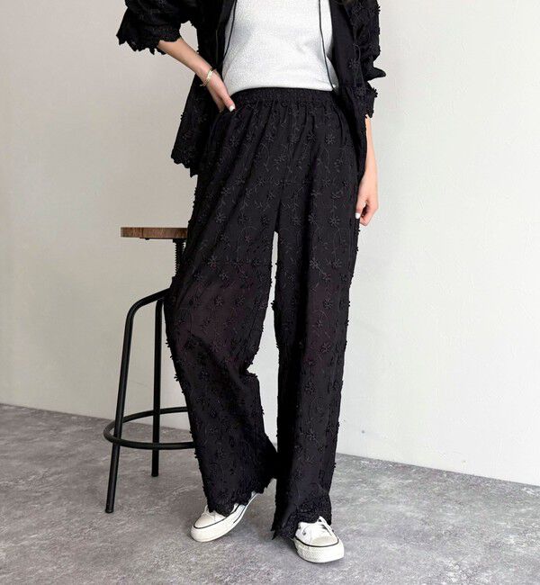 fredy emue「3D刺繍スカラップイージーパンツ」|チノ|ブラック