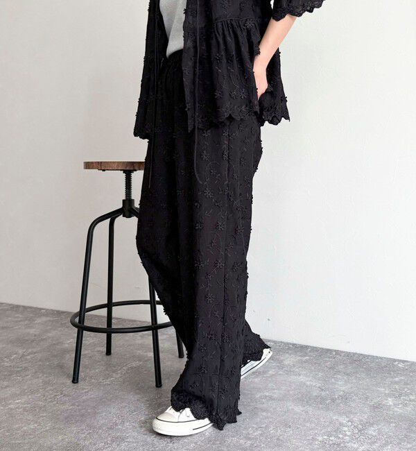 fredy emue「3D刺繍スカラップイージーパンツ」|チノ|