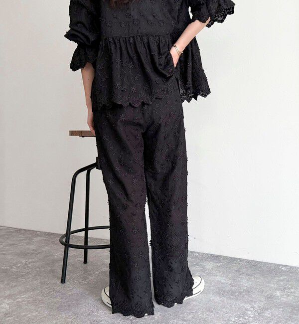 fredy emue「3D刺繍スカラップイージーパンツ」|チノ|