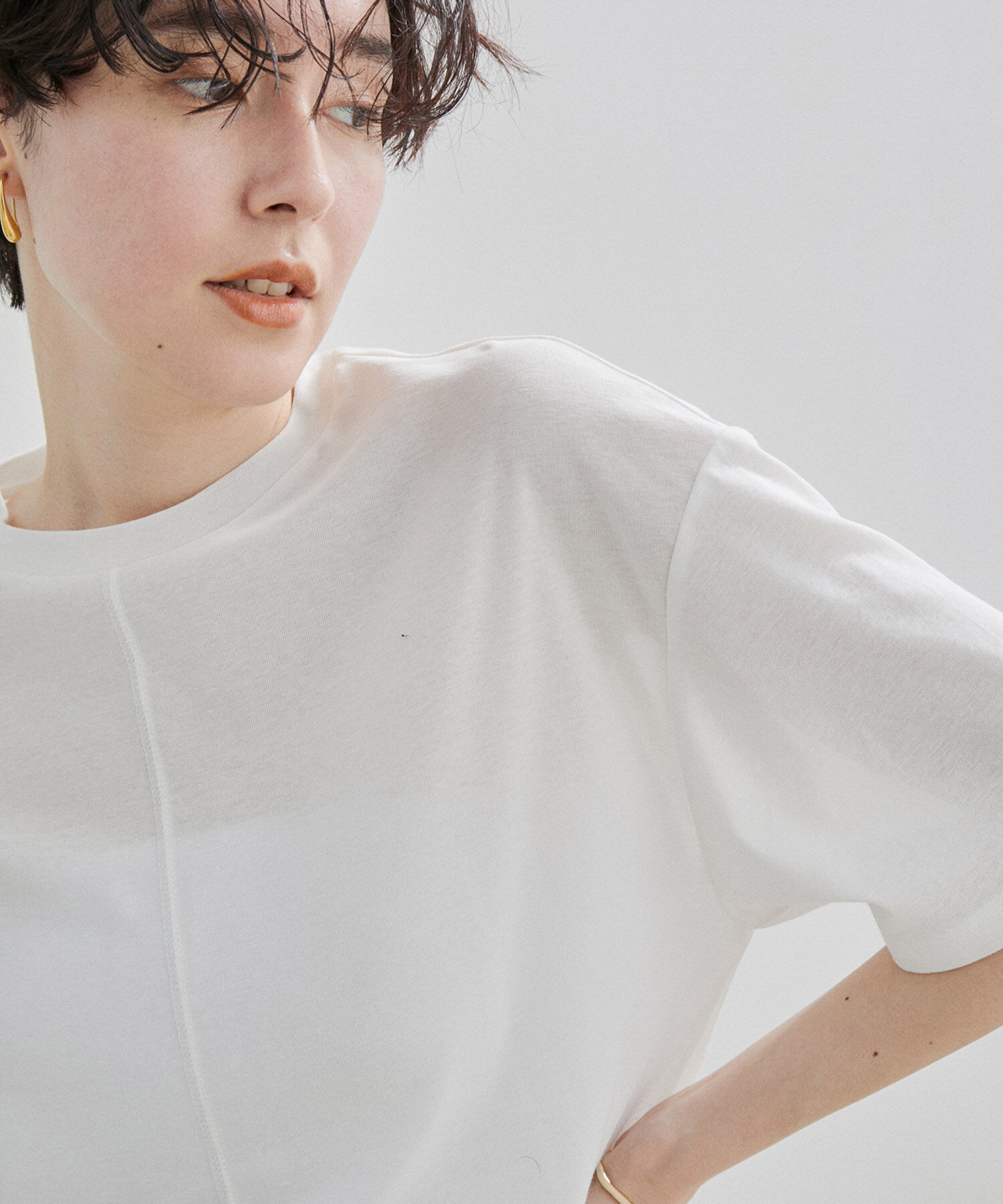 SALON adam et rope'「【WEB限定】【接触冷感・吸水速乾】バックスリットシアーTシャツ」|Tシャツ・カットソー|