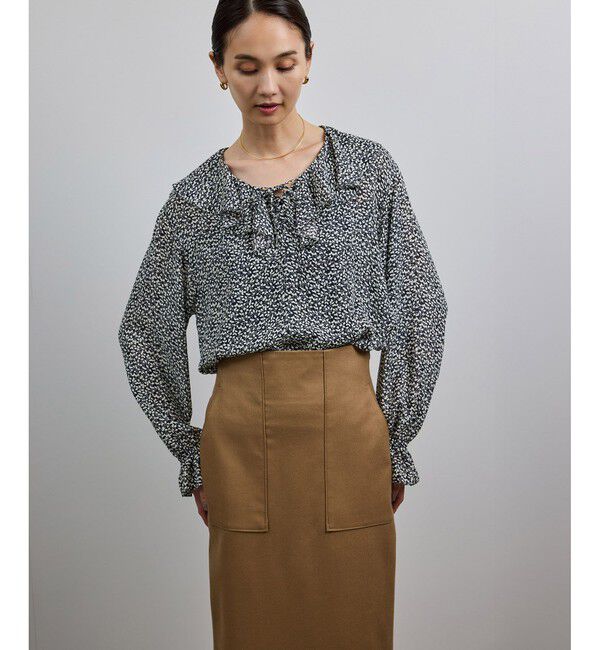 ROPE「【洗える】ラッフルVネックブラウス（ジャガード/リーフプリント）【WEB・一部店舗限定】」|シャツ・ブラウス|
