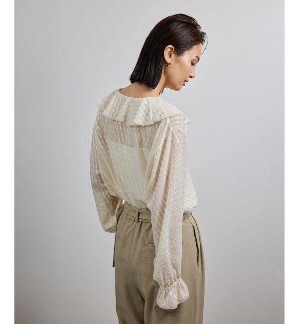 ROPE「【洗える】ラッフルVネックブラウス（ジャガード/リーフプリント）【WEB・一部店舗限定】」|シャツ・ブラウス|