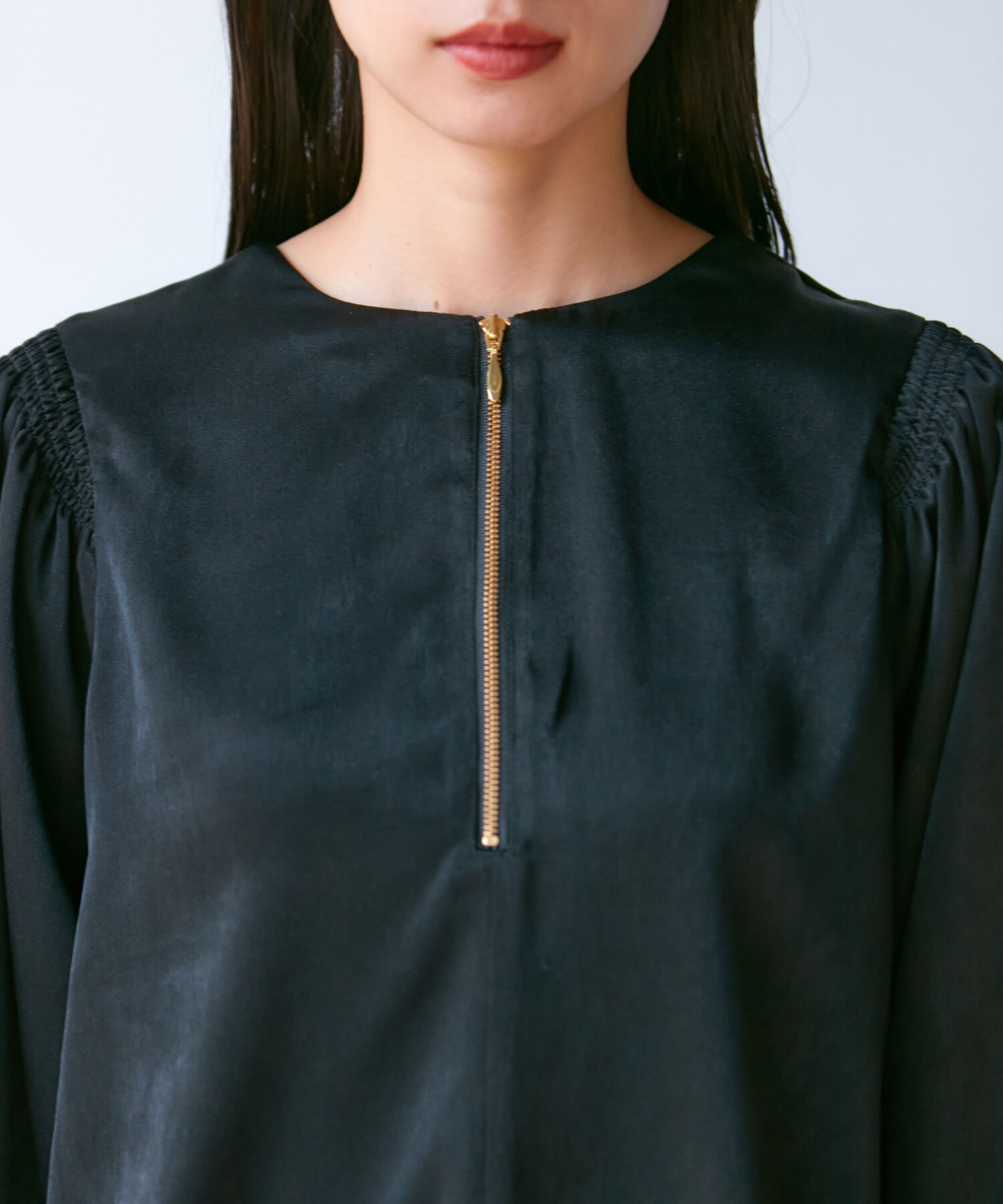 VIS「【前後2WAY】ファスナーピーチサテンブラウス」|シャツ・ブラウス|