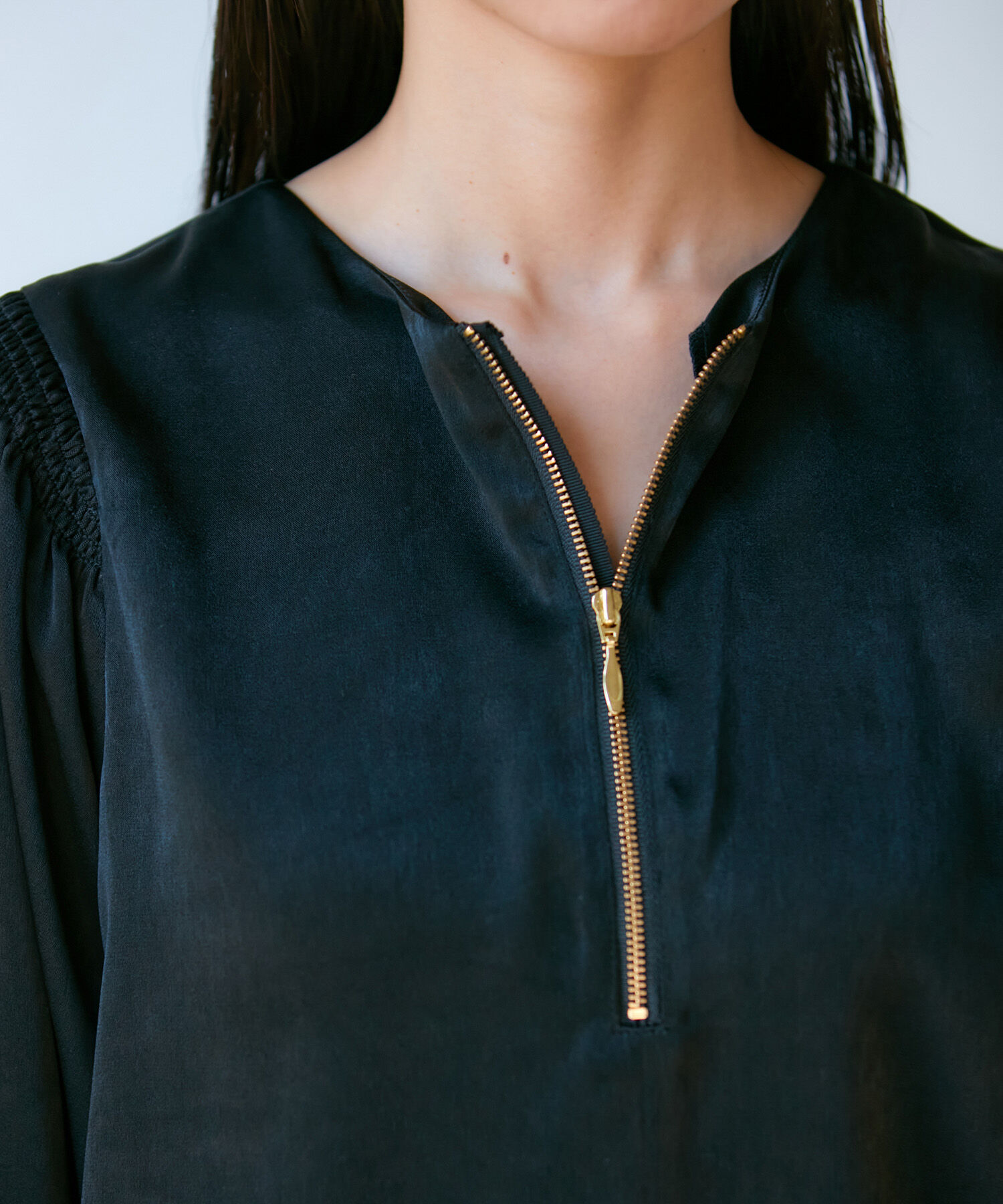 VIS「【前後2WAY】ファスナーピーチサテンブラウス」|シャツ・ブラウス|