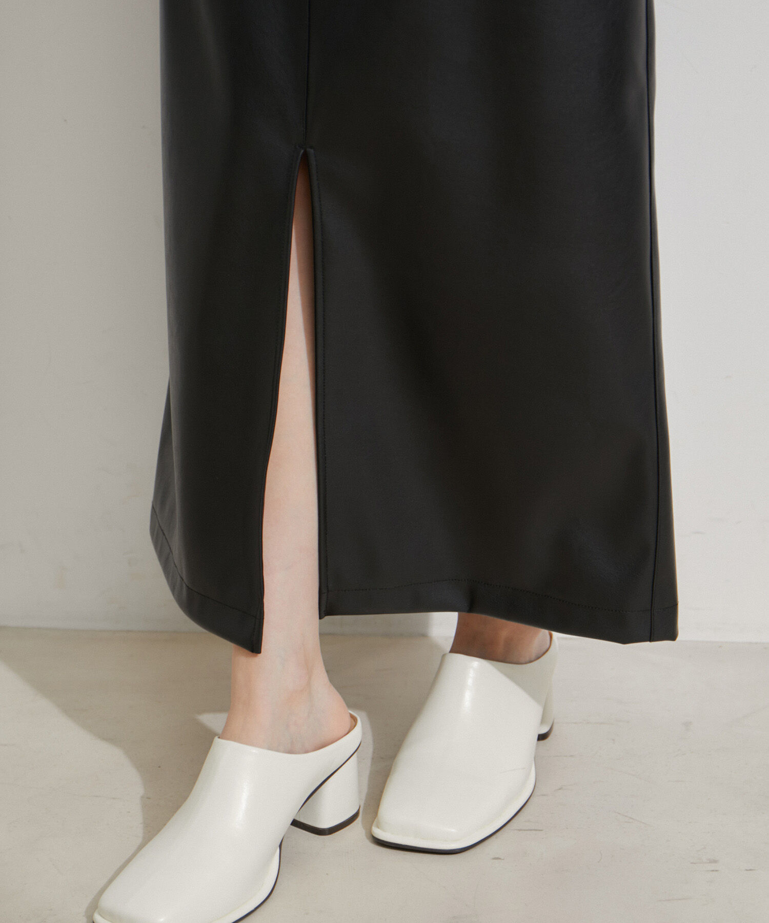 VIS「フェイクレザーIラインスカート」|スカート|