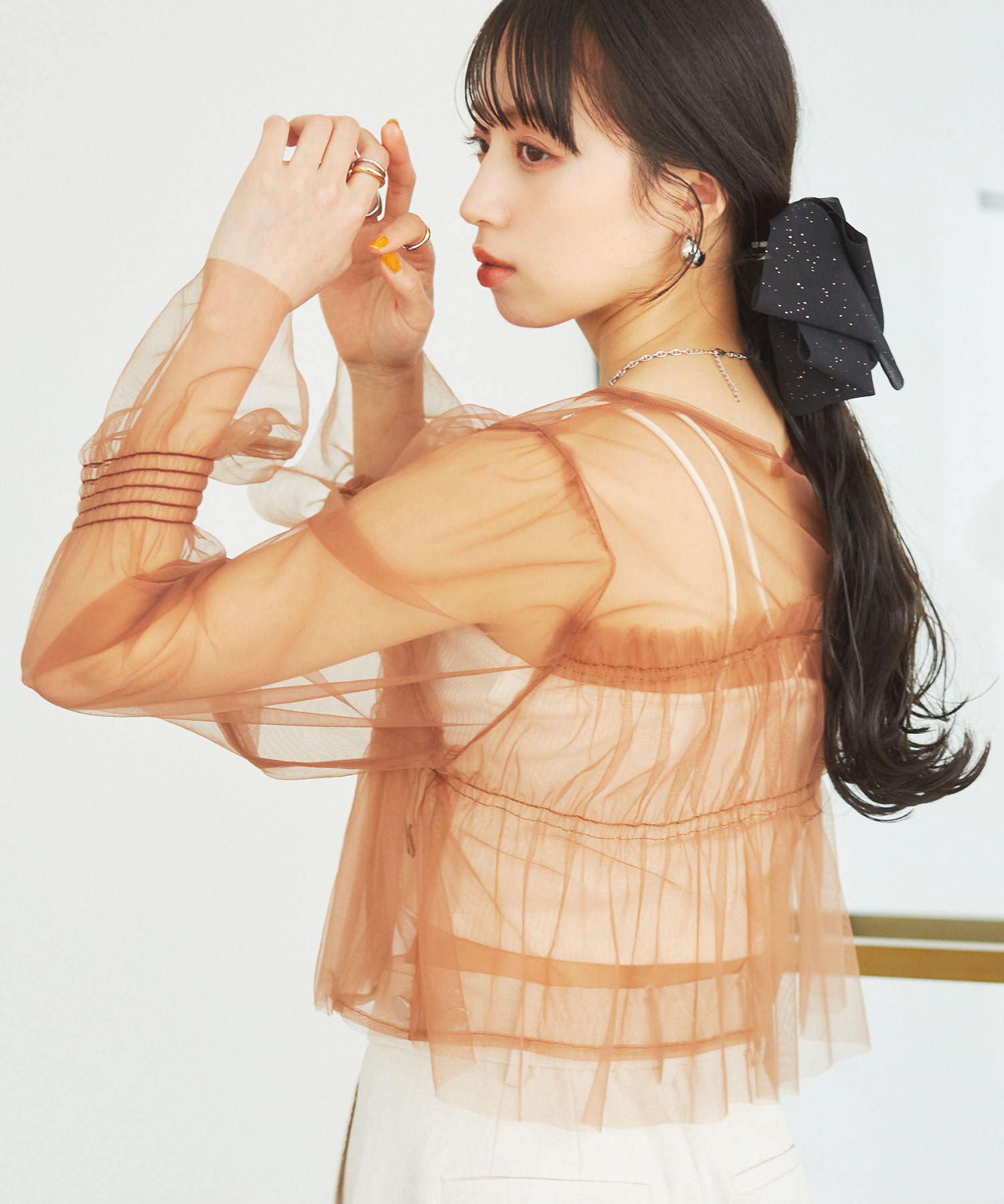 VIS「【前後2WAY】袖シャーリングチュールリボンブラウス」|シャツ・ブラウス|