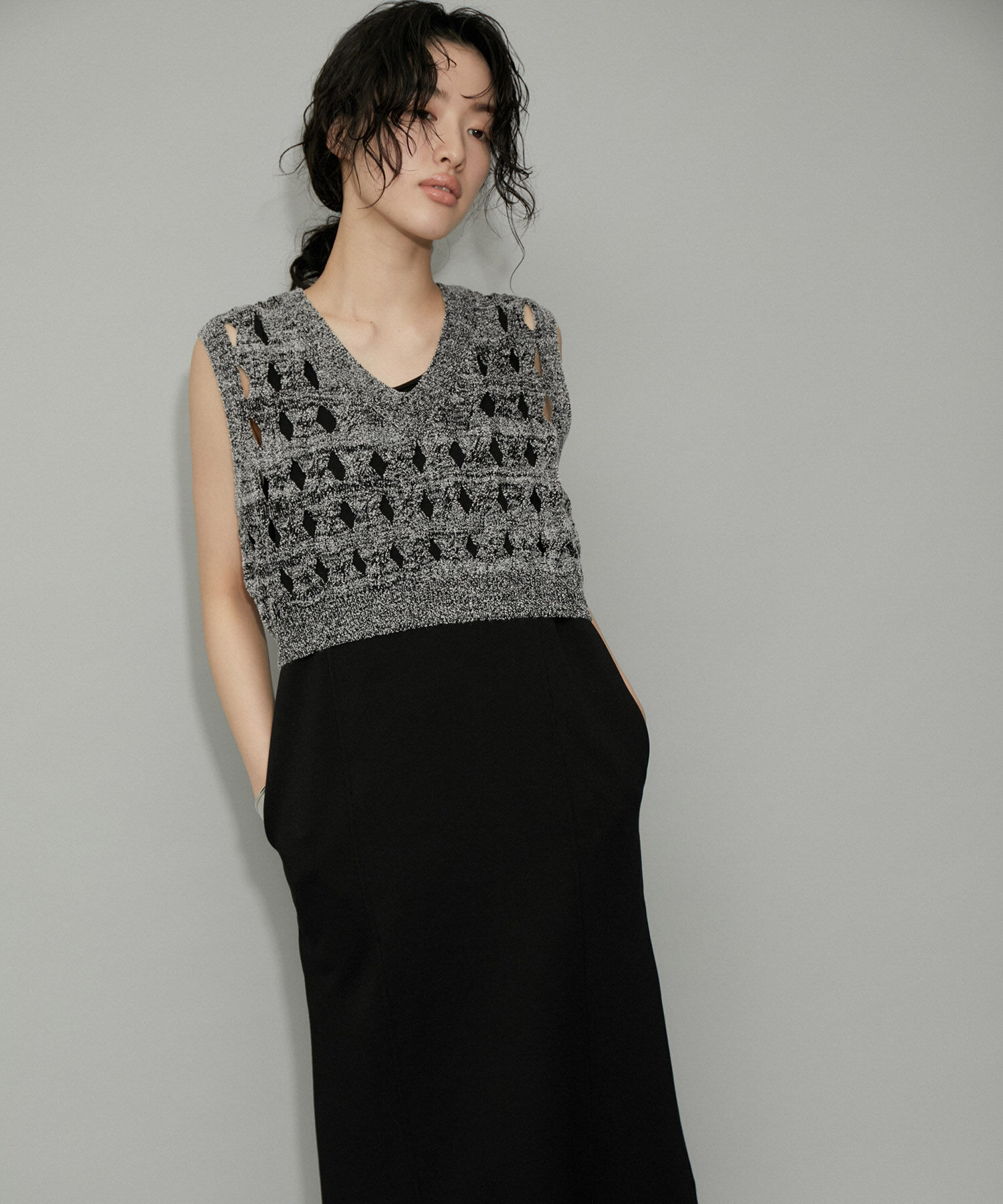 ADAM ET ROPE'「【再入荷・WEB限定・セットアイテム】パターンニットジレコンビワンピース」|ワンピース|ブラック(01)