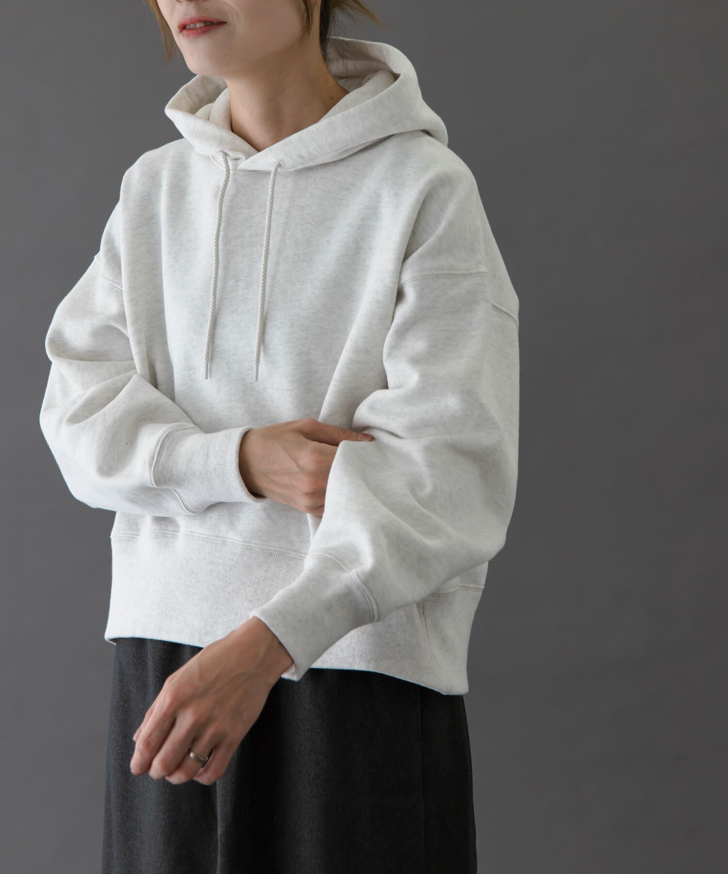 URBAN RESEARCH DOORS「FORK&SPOON　リサイクル裏毛クロップドフーディー」|パーカー|オートミール