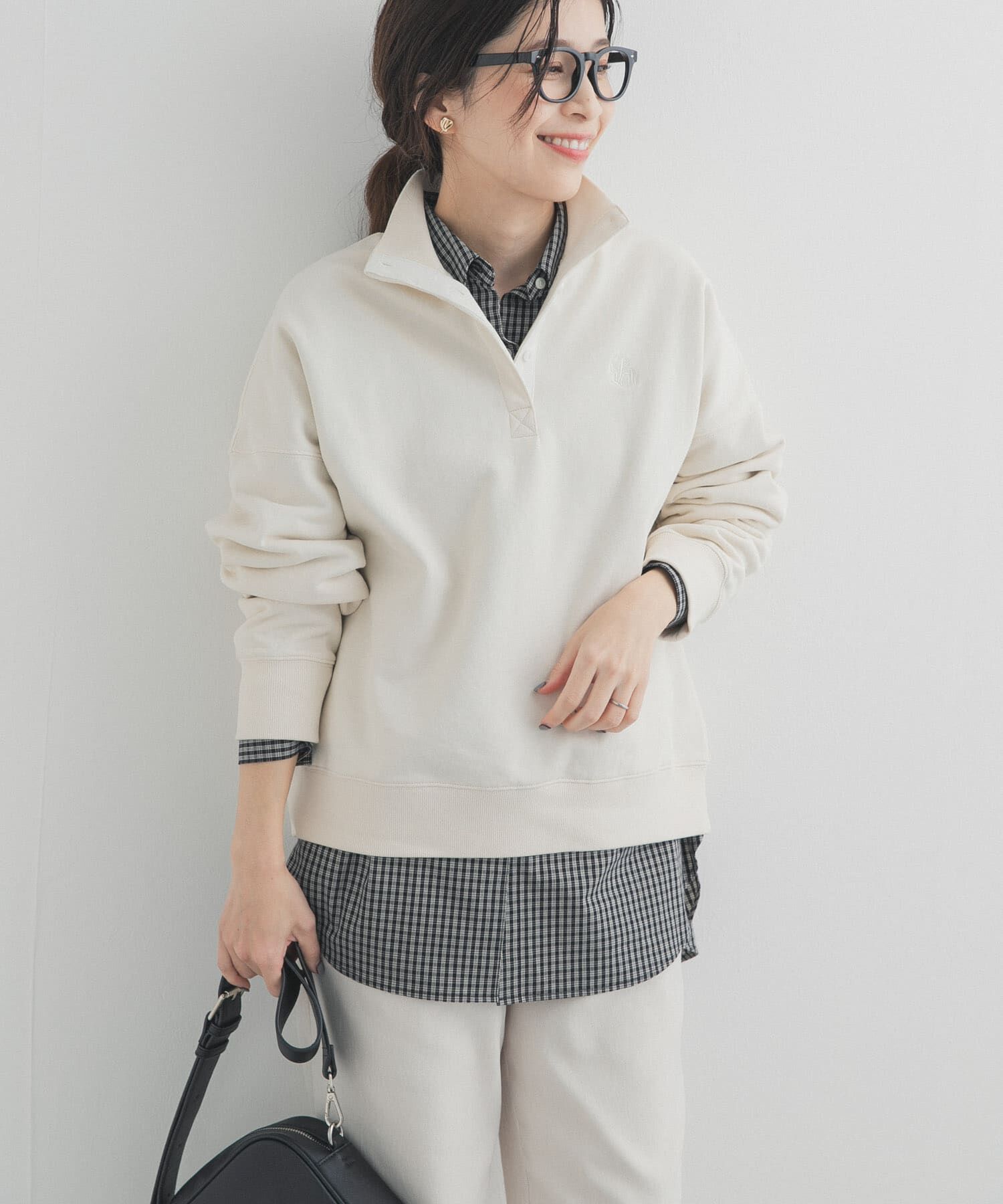 URBAN RESEARCH DOORS「刺繍スタンドカラースウェット」|スウェット・ジャージ|オフホワイト