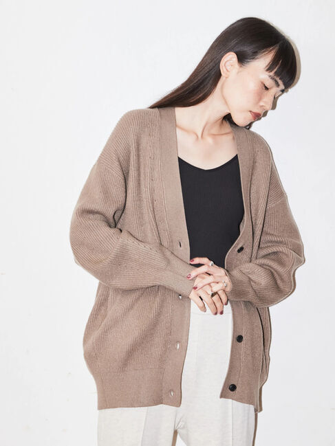  「パチパチしにくいVネック片畦ニットカーディガン」|カーディガン|モカ