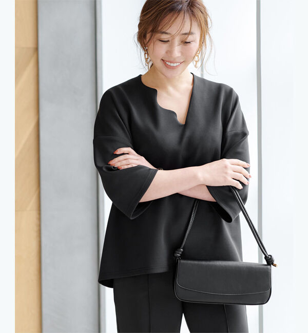 ur's「【八田真理子さんコラボアイテム】ボンディングデザインネックオーバーサイズトップス」|Tシャツ・カットソー|ブラック