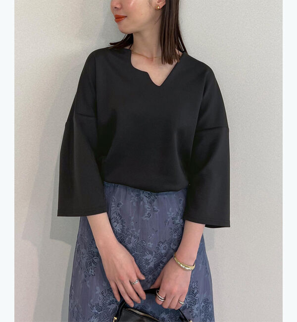 ur's「【八田真理子さんコラボアイテム】ボンディングデザインネックオーバーサイズトップス」|Tシャツ・カットソー|