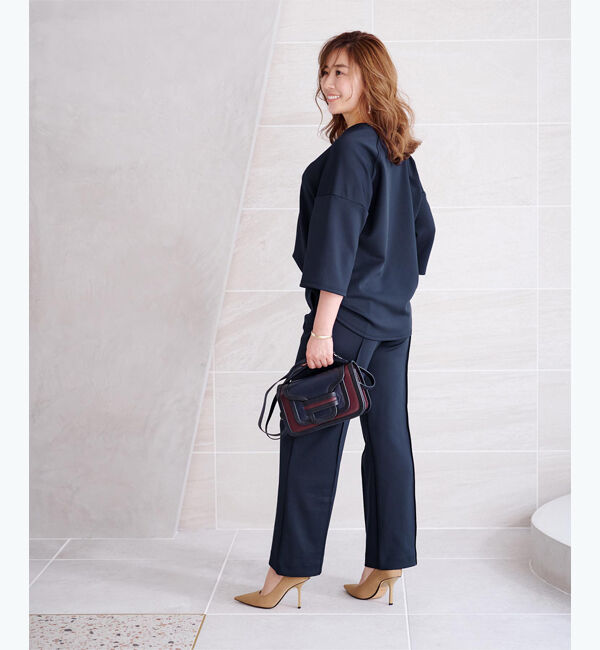 ur's「【八田真理子さんコラボアイテム】ボンディングデザインネックオーバーサイズトップス」|Tシャツ・カットソー|