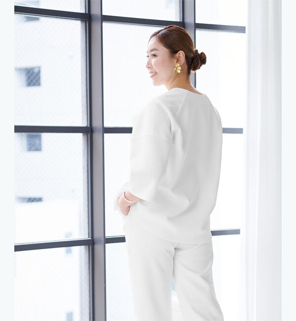 ur's「【八田真理子さんコラボアイテム】ボンディングデザインネックオーバーサイズトップス」|Tシャツ・カットソー|