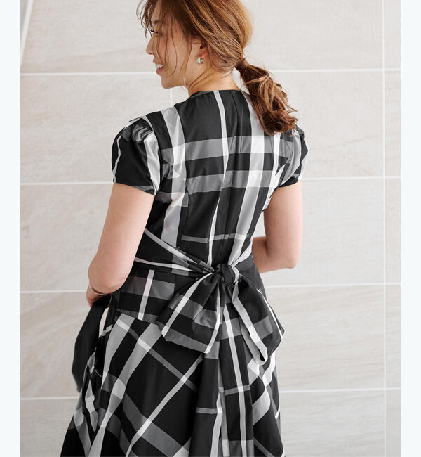 ur's「【八田真理子さんコラボアイテム】パフスリーブカシュクールフレアワンピース」|ワンピース|