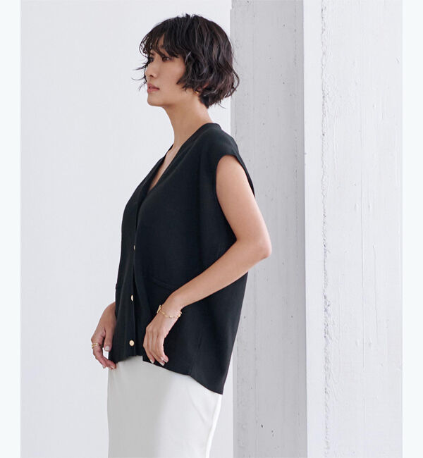 ur's「ゴールド釦Vネックフレンチスリーブニット」|ニット・セーター|