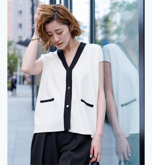 ur's「ゴールド釦Vネックフレンチスリーブニット」|ニット・セーター|