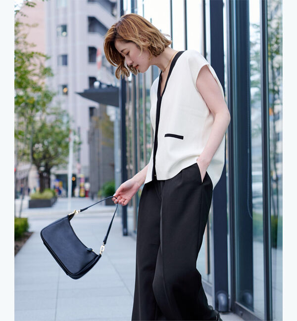 ur's「ゴールド釦Vネックフレンチスリーブニット」|ニット・セーター|