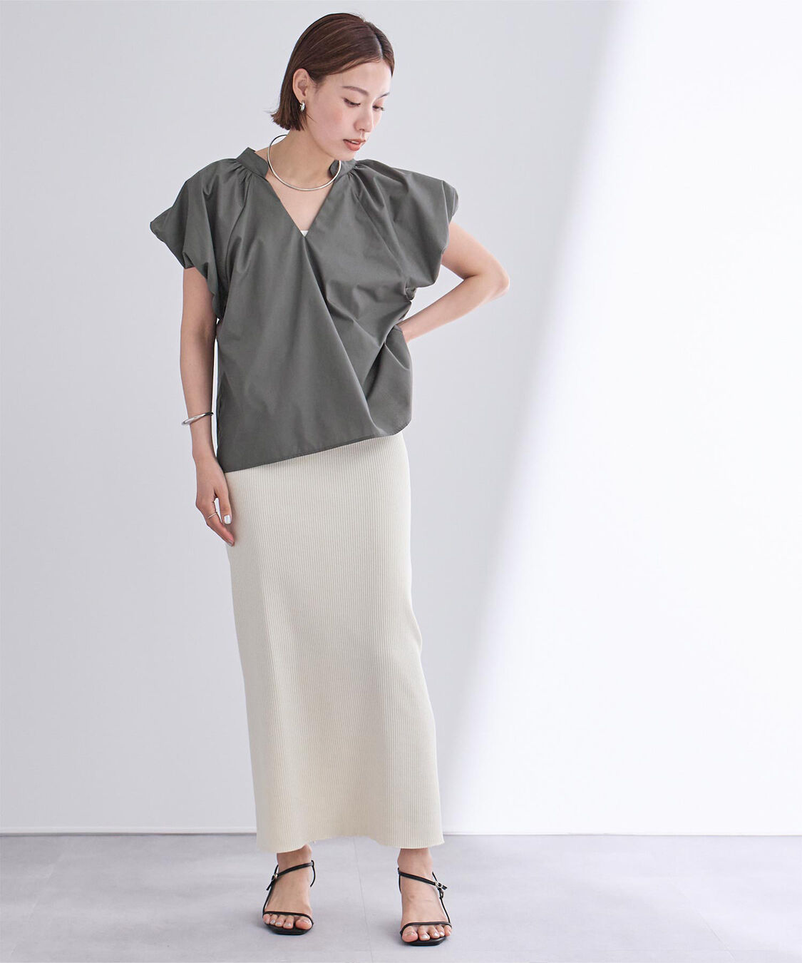 ur's「バルーンデザインキーネックブラウス」|シャツ・ブラウス|