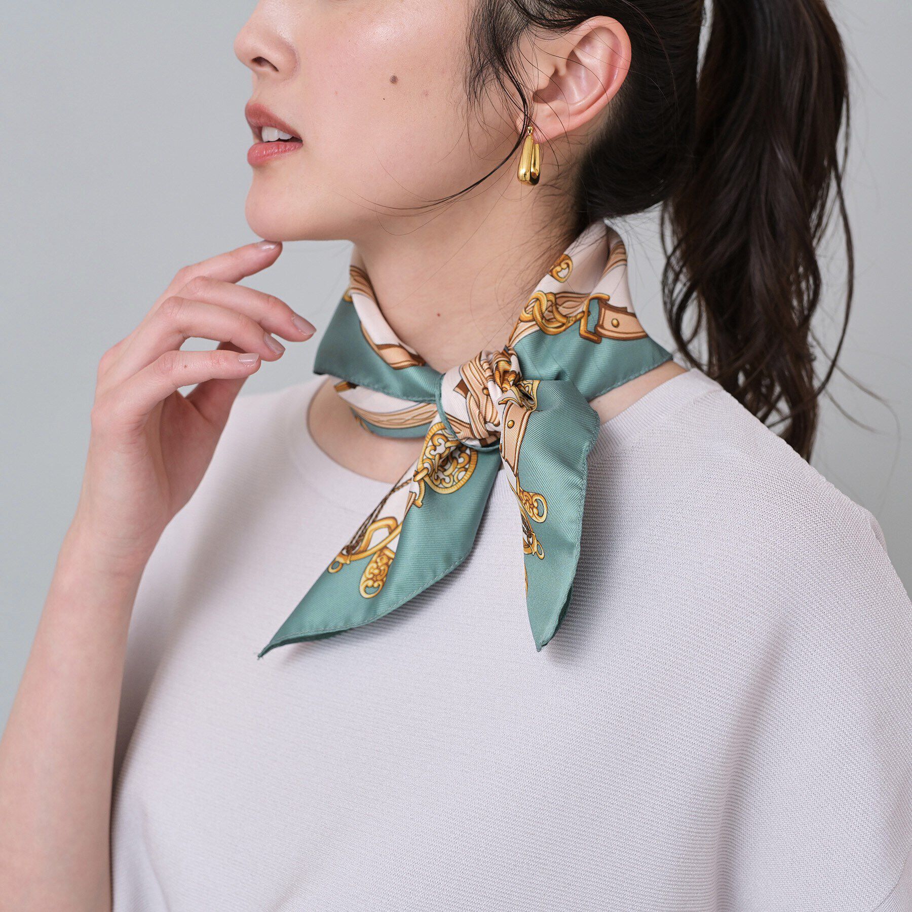 UNTITLED「【手洗い／58cm正方形】ベルトプリントスカーフ」|ストール|