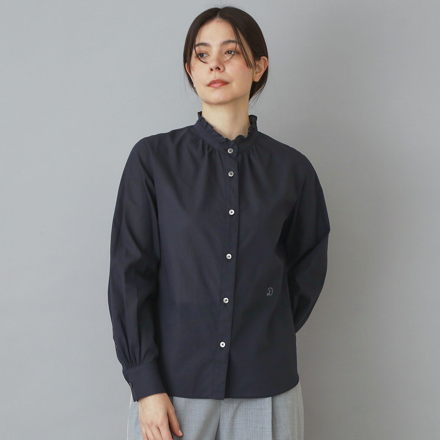 DRESSTERIOR「スタンドフリルネックブラウス」|シャツ・ブラウス|ネイビー(094)