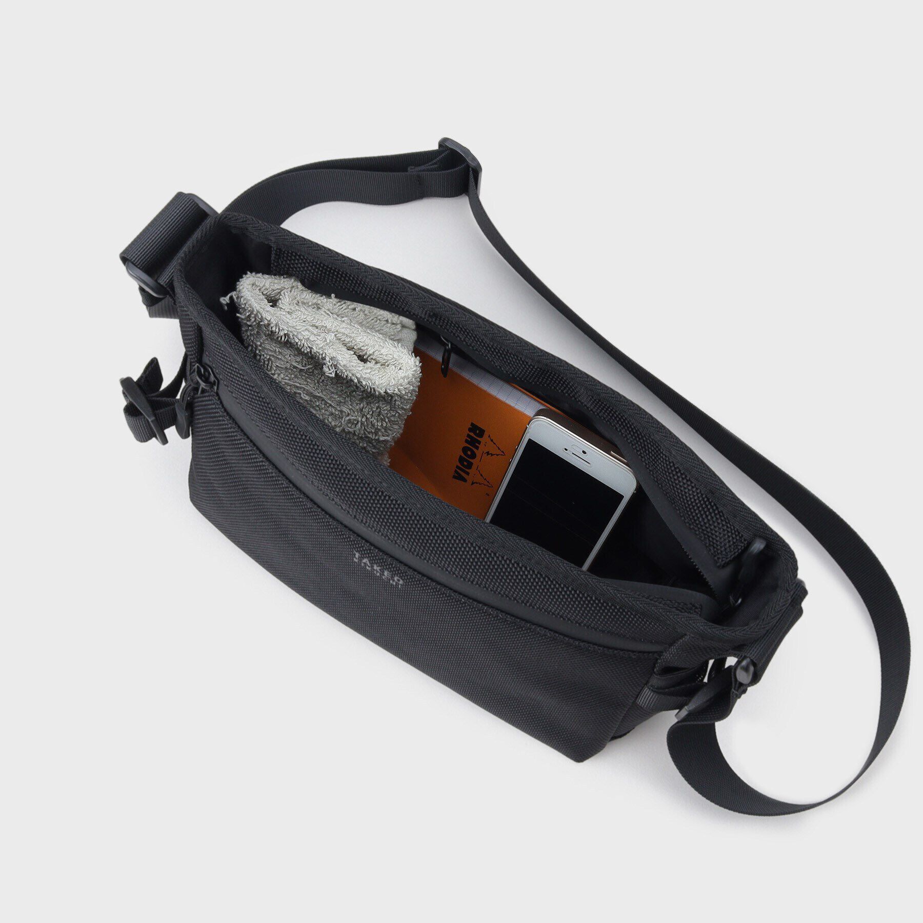 TAKEO KIKUCHI「ラージキャパシティ― デイリーショルダーバッグ」|ショルダー・メッセンジャー|