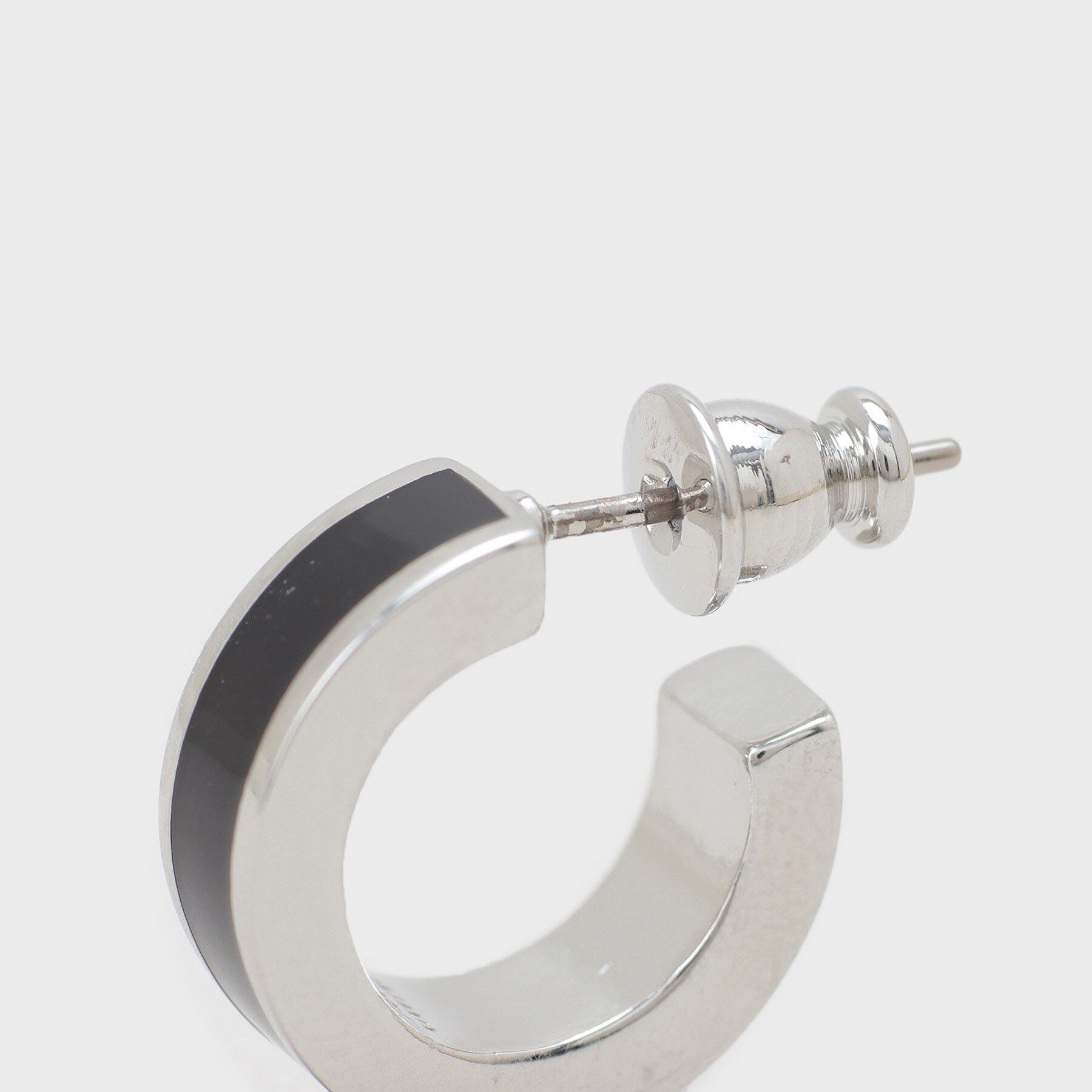 TAKEO KIKUCHI「ブラックエポラインピアス」|ピアス|