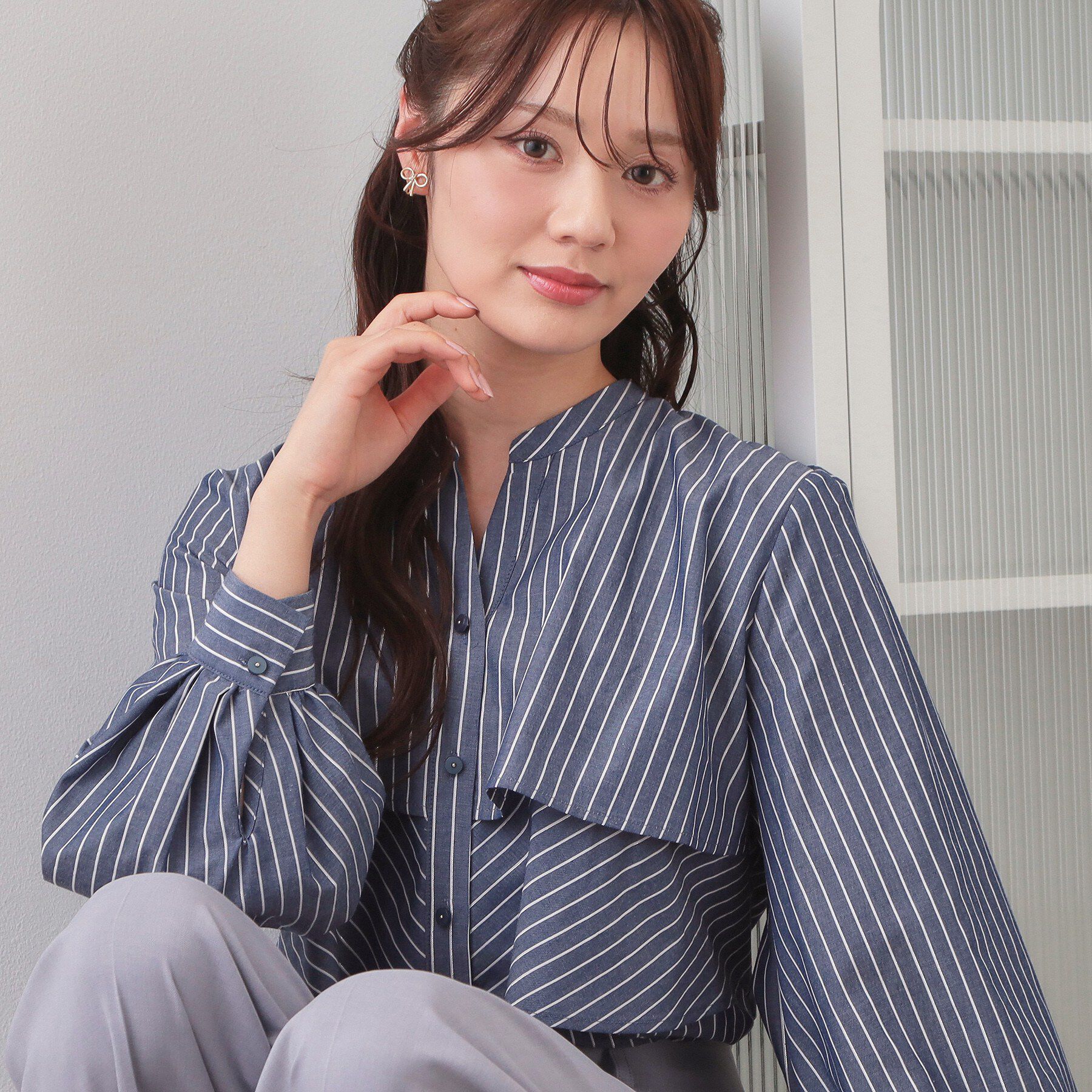 index「フリルキーネックシャツ【洗濯機OK/イージーアイロン/防シワ】《XS-LL/7col》」|シャツ・ブラウス|ネイビー(894)