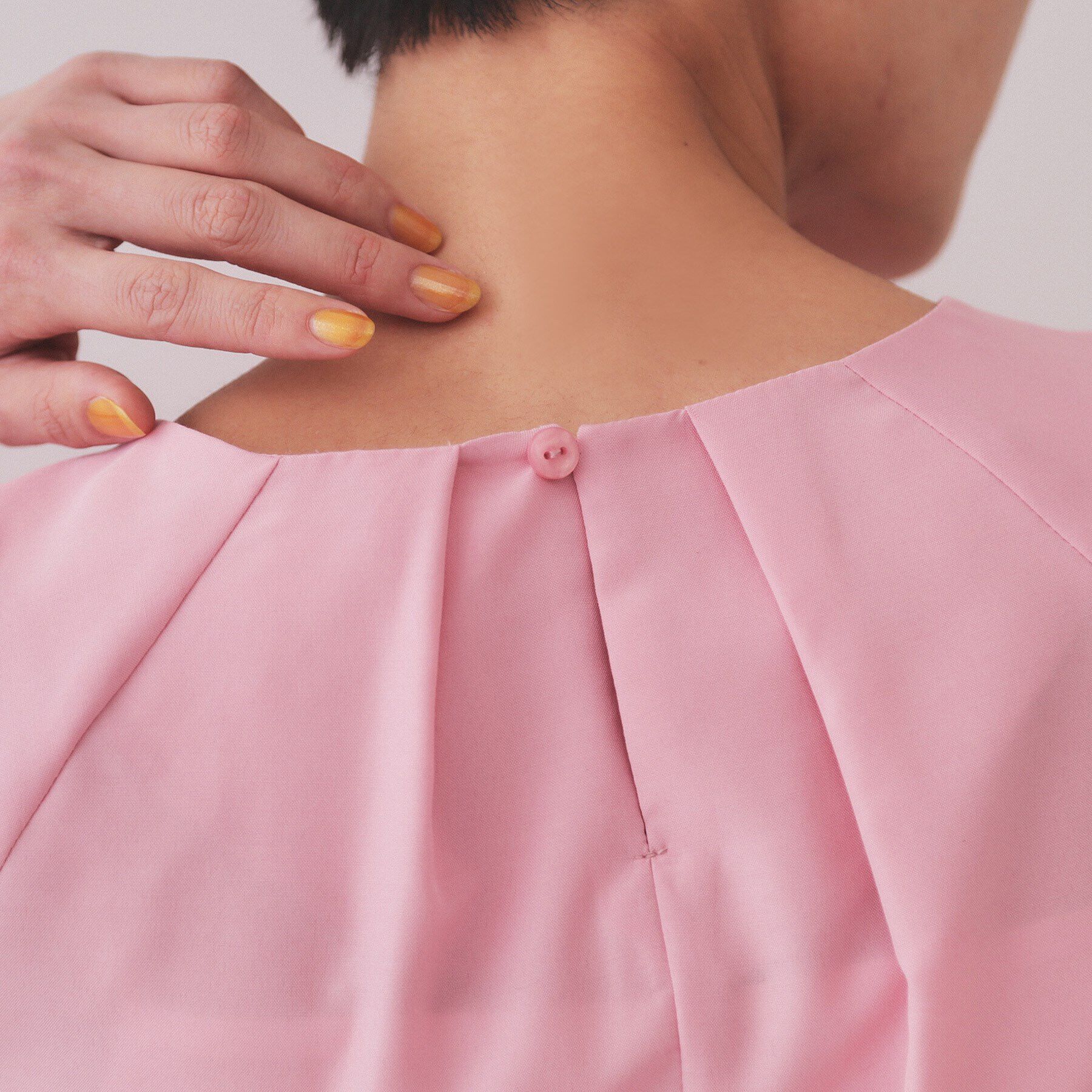 OPAQUE.CLIP「シャーリングスリーブブラウス【洗濯機洗い可】」|シャツ・ブラウス|