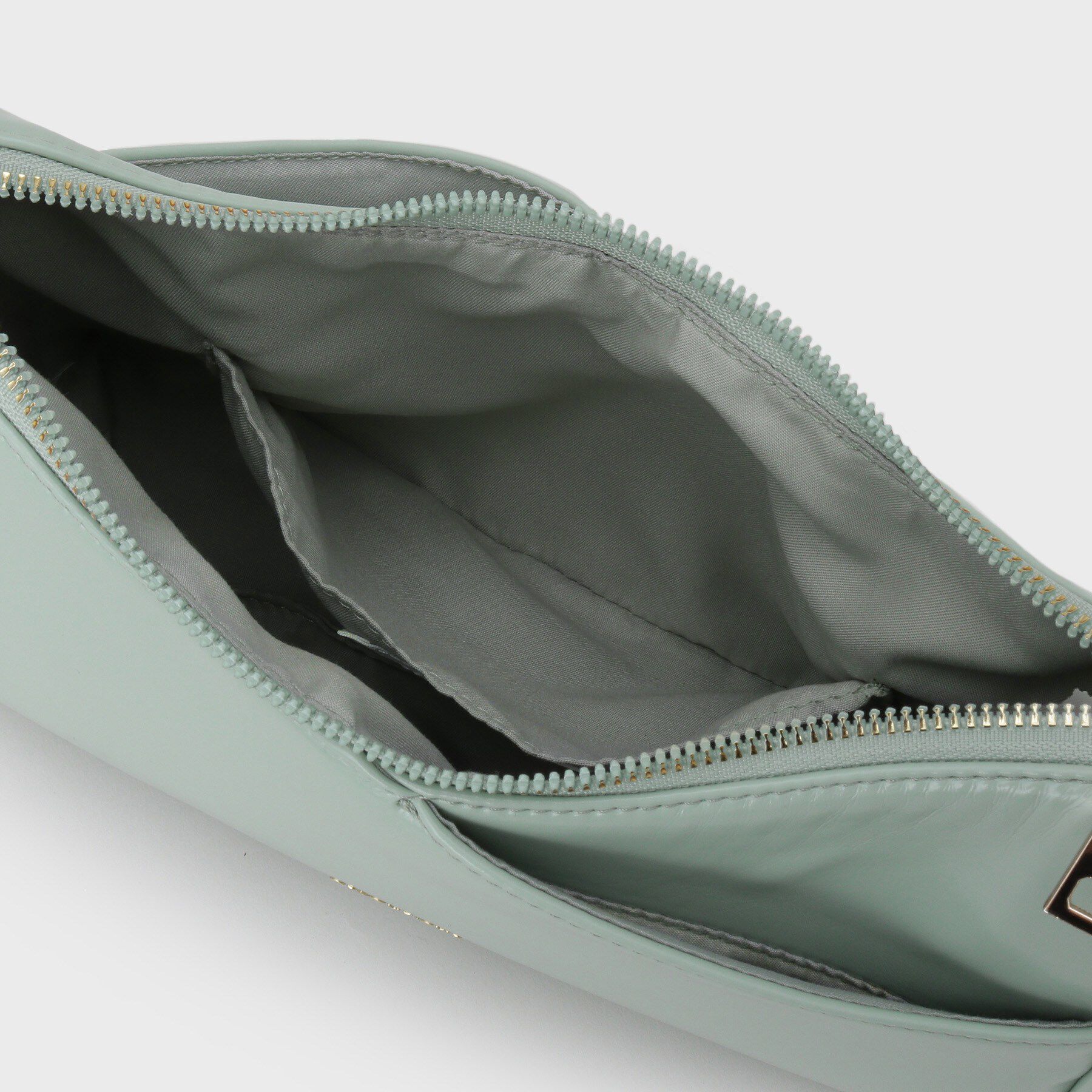 OPAQUE.CLIP「スラッシュポケットショルダーバッグ」|ショルダー・メッセンジャー|