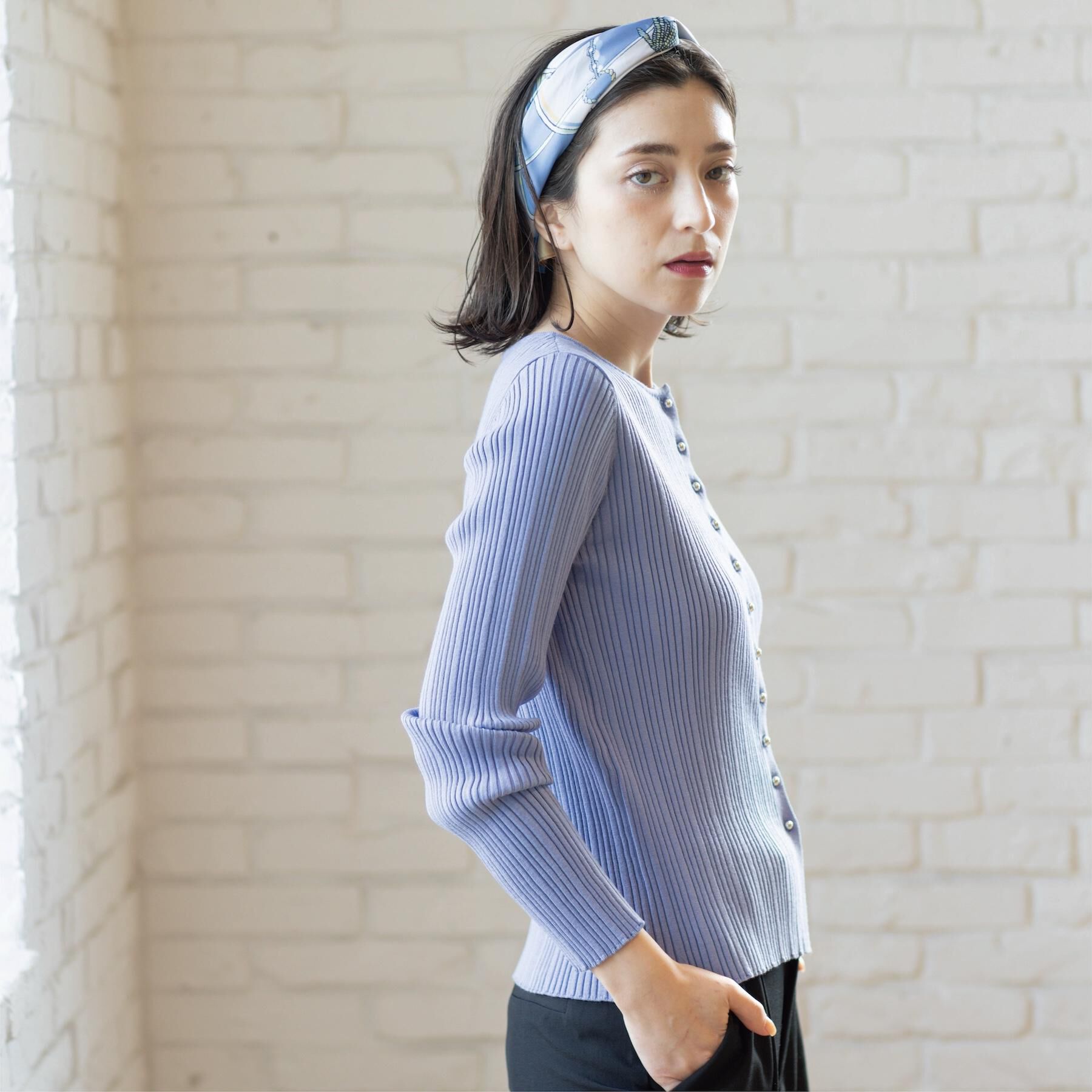 OPAQUE.CLIP「シルバー多ボタン ランダムリブニットカーディガン【洗濯機OK】」|カーディガン|