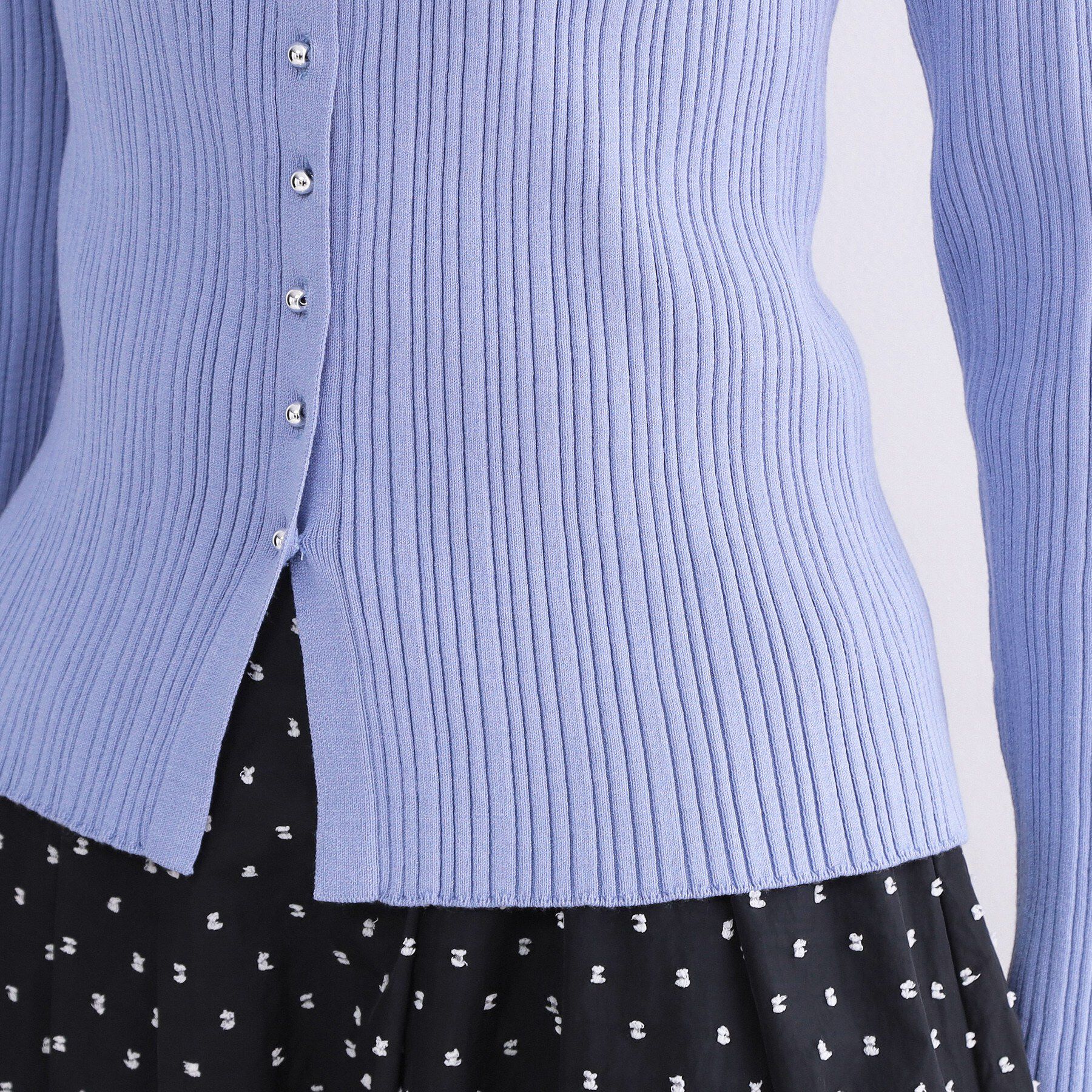 OPAQUE.CLIP「シルバー多ボタン ランダムリブニットカーディガン【洗濯機OK】」|カーディガン|