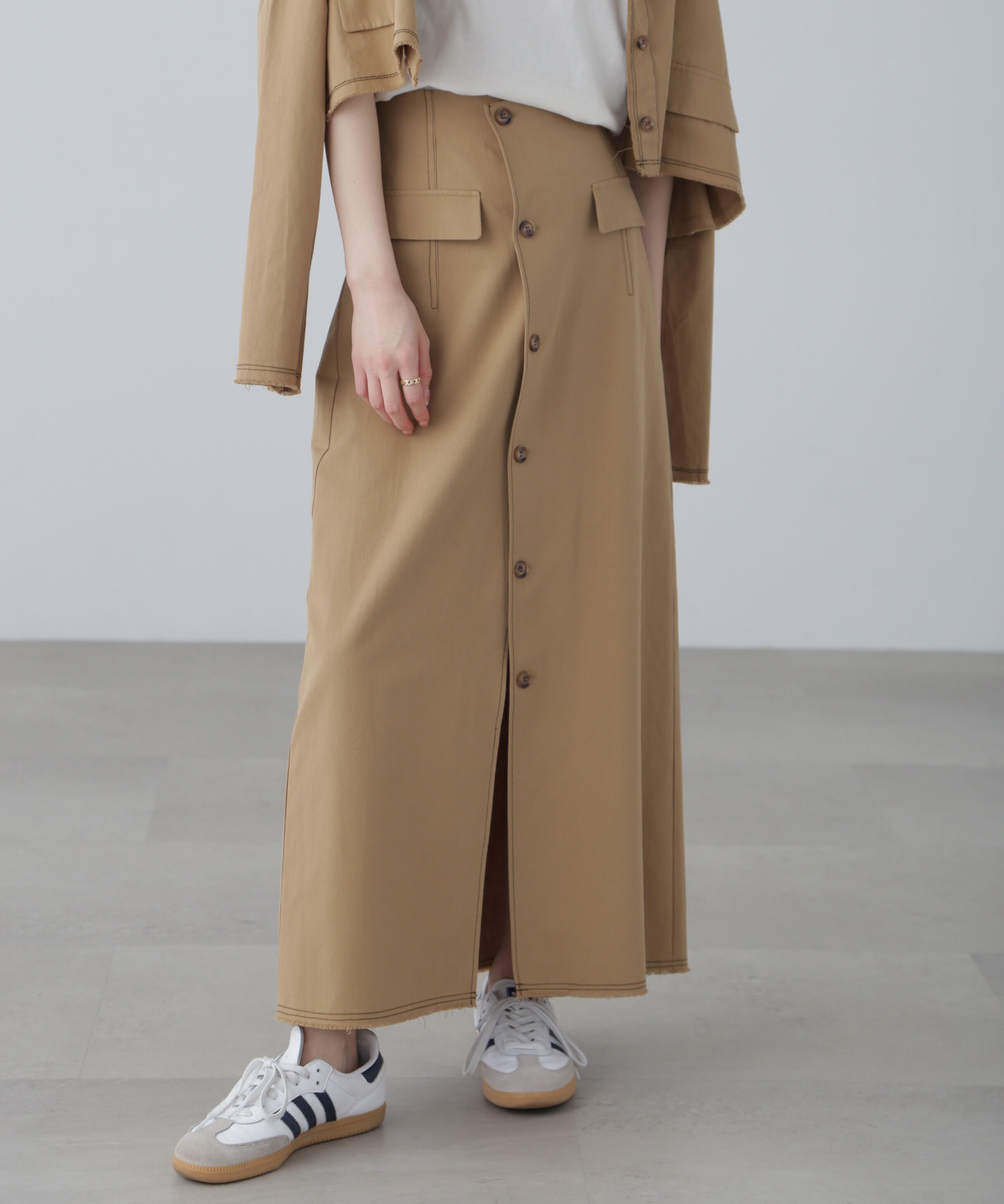  「〈セットアップ対応〉アクセントボタンフレアスカート」|スカート|ベージュ