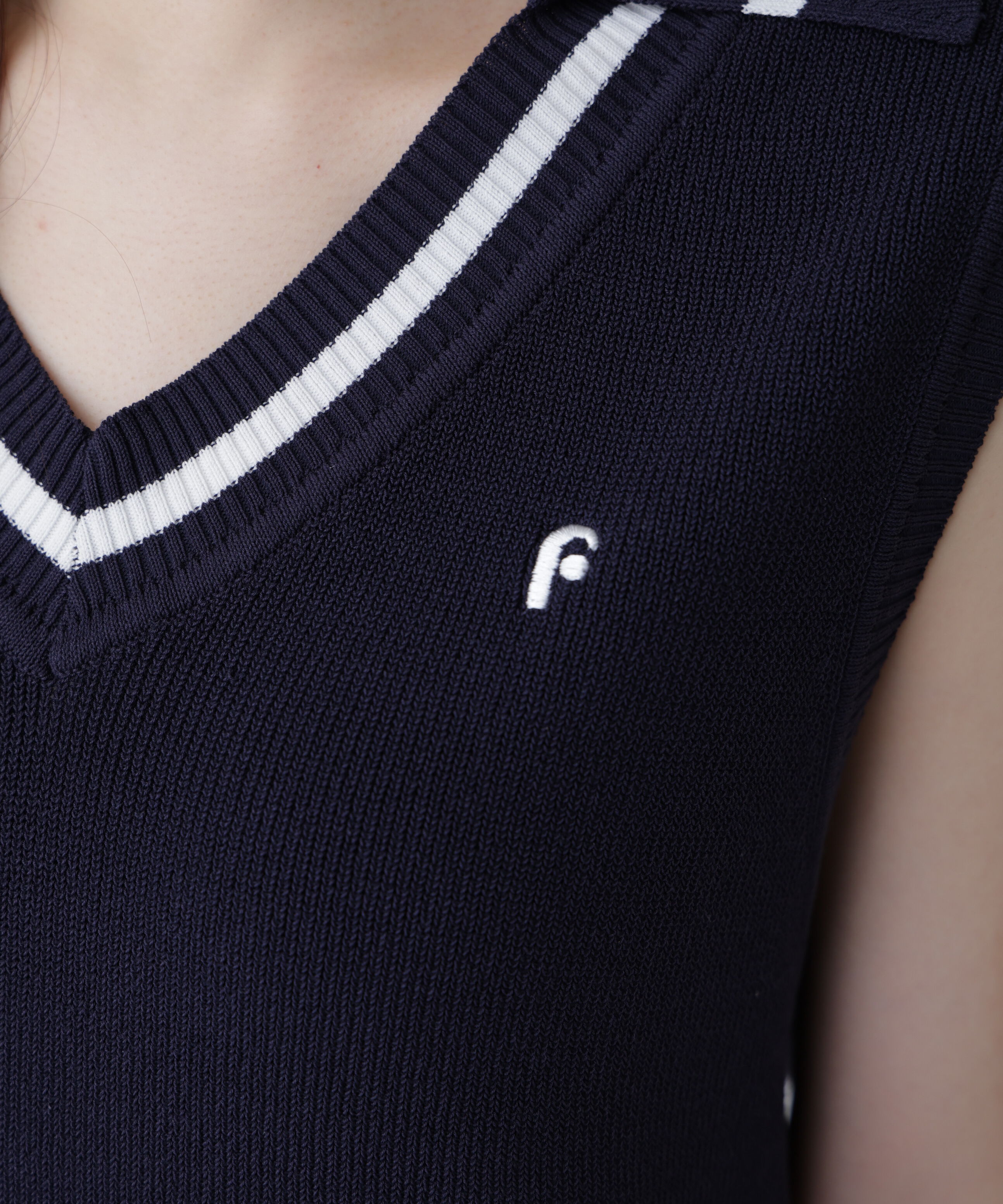  「Vネックポロノースリーブニット」|ニット・セーター|