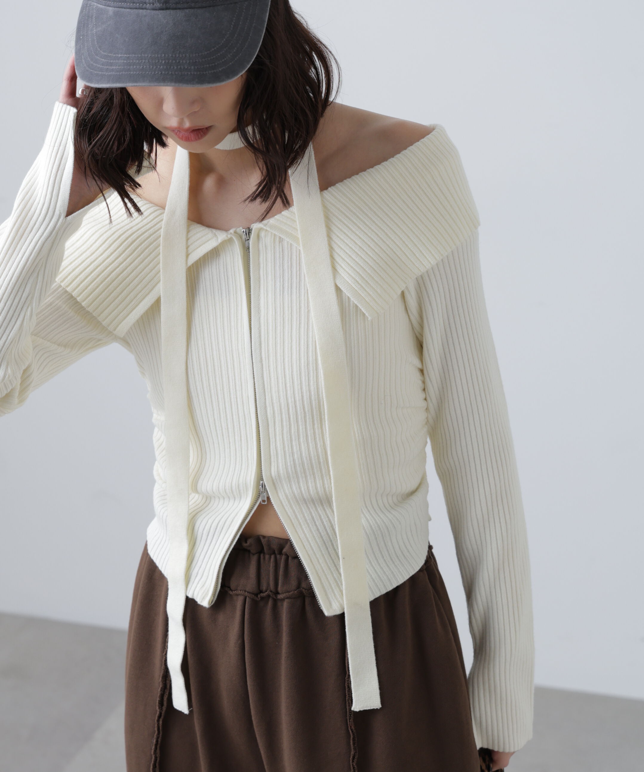  「フロントジップリブ衿オフショルニット」|ニット・セーター|オフ