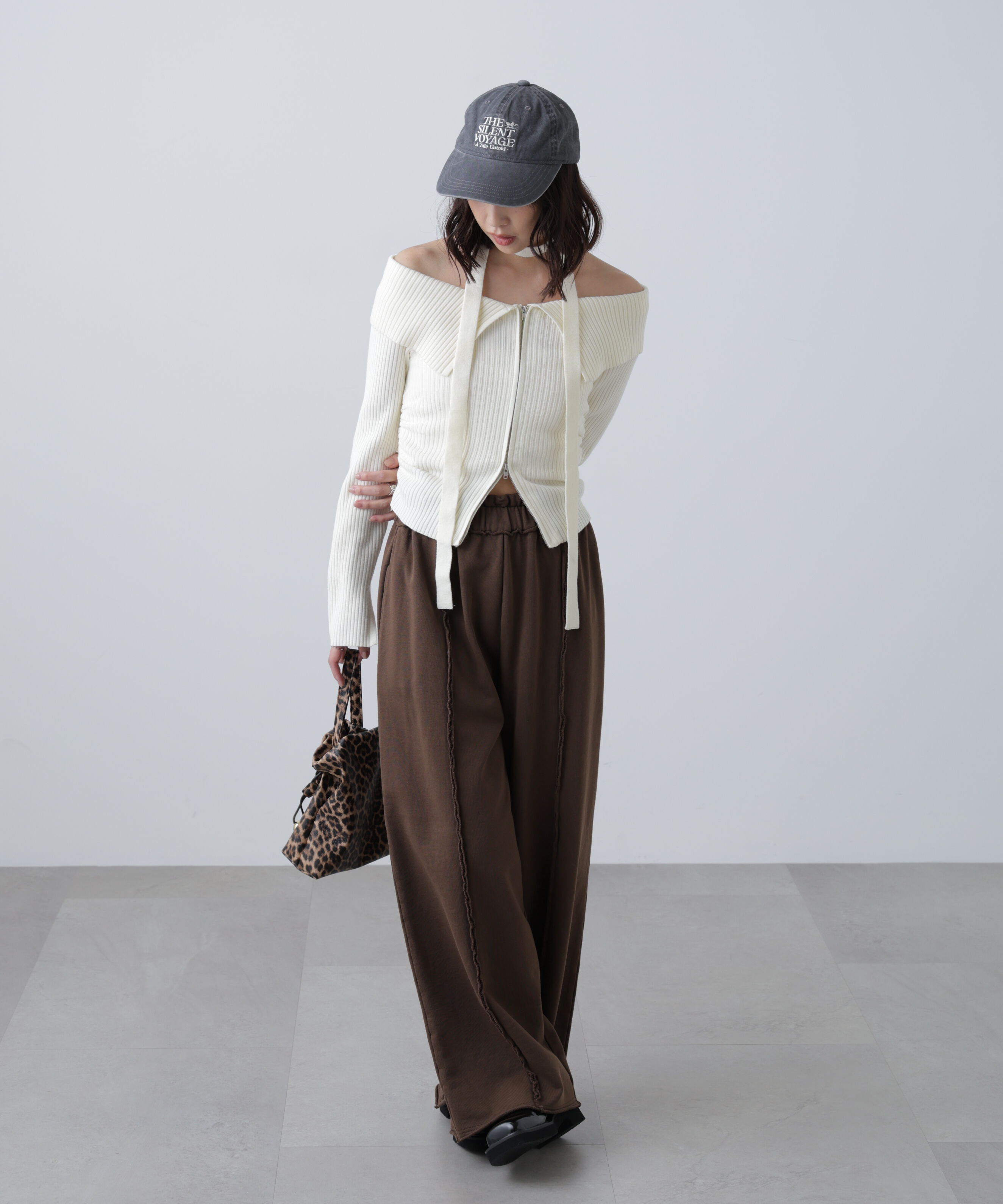  「フロントジップリブ衿オフショルニット」|ニット・セーター|