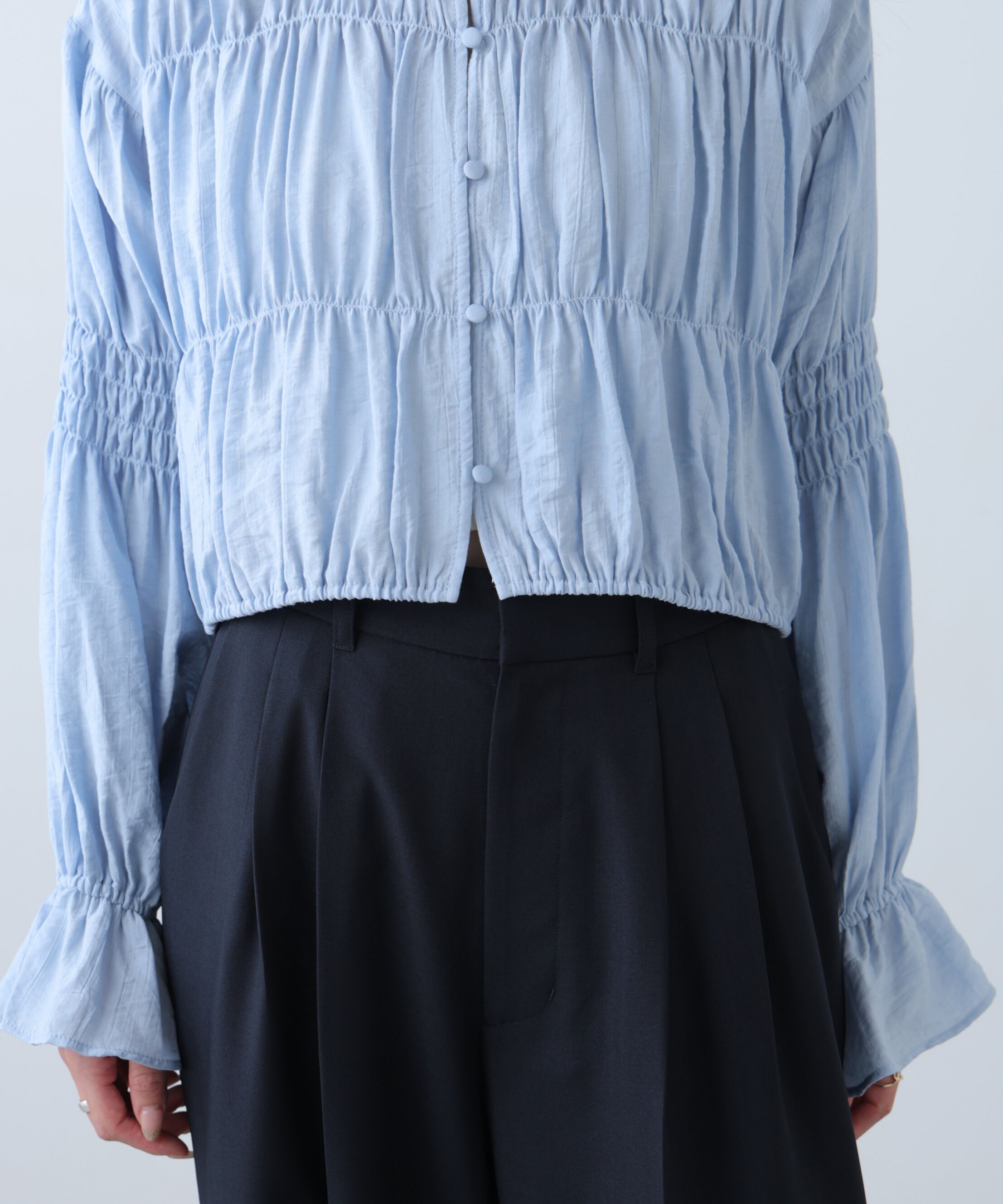  「シアーギャザー前開き短丈ブラウス」|シャツ・ブラウス|