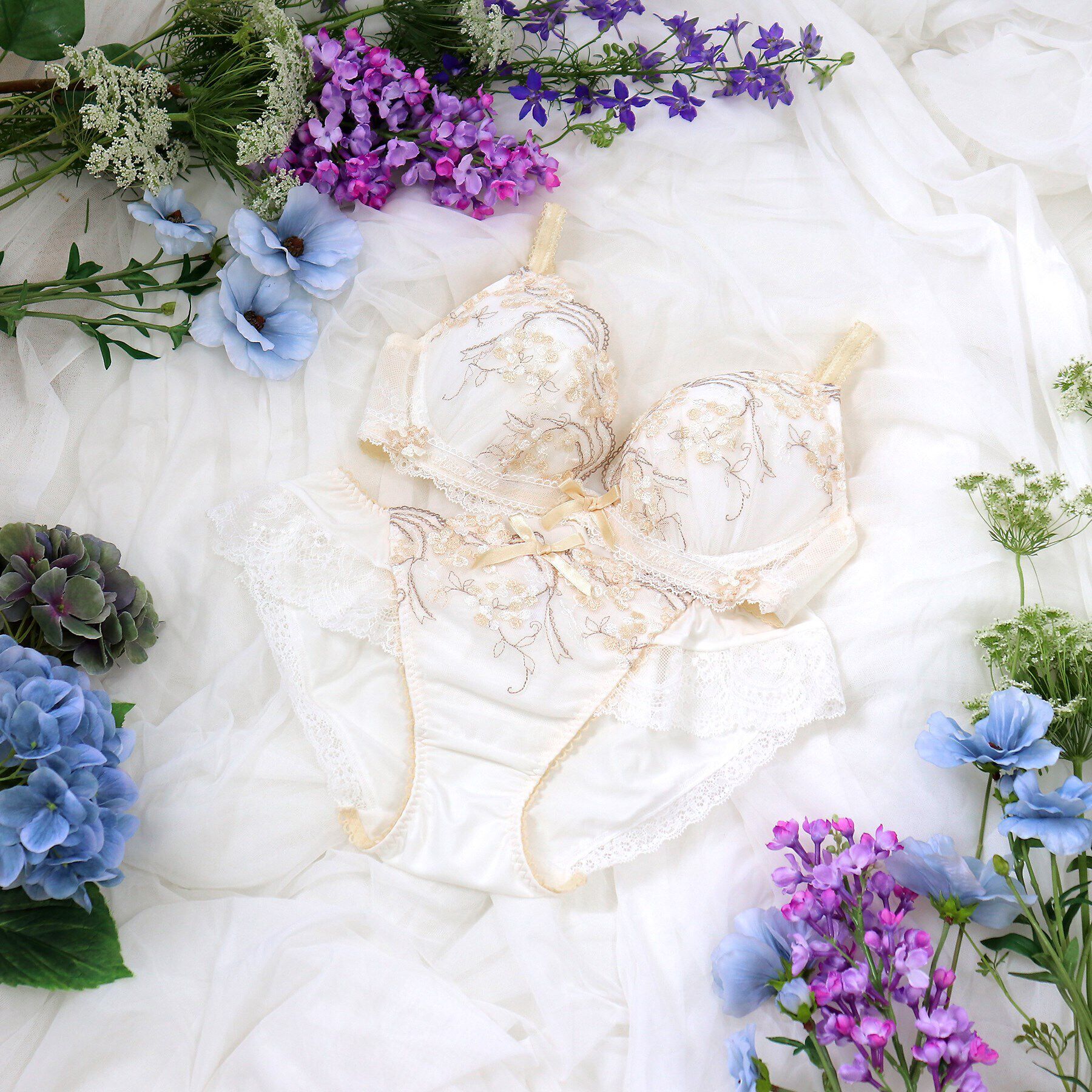 Risa Magli「クラーラ ブラジャー（B-D）＜リサマリ ミラクル谷間ブラ＞」|インナー|