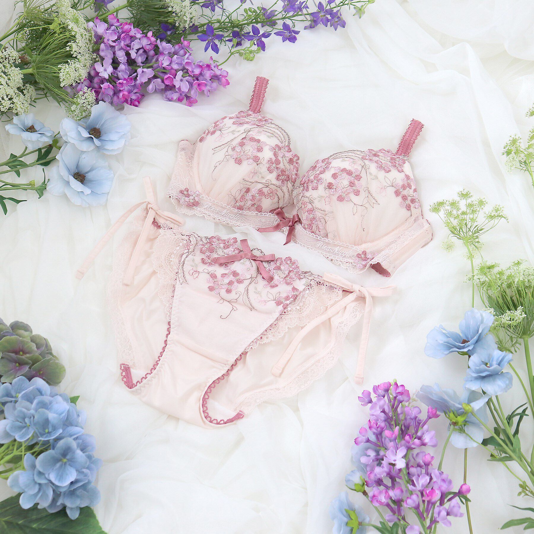 Risa Magli「クラーラ ブラジャー（B-D）＜リサマリ ミラクル谷間ブラ＞」|インナー|