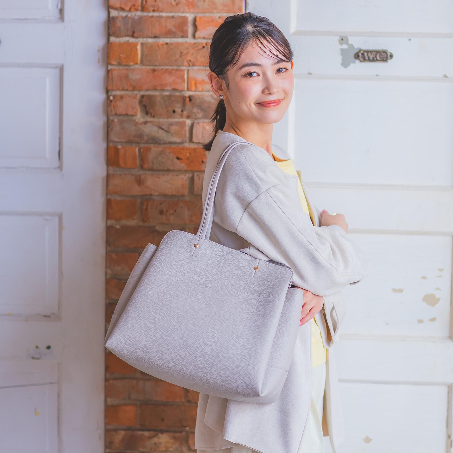 ITS&rsquo;DEMO「＜楽もち＞軽量PU三層A4トート」|トートバッグ|