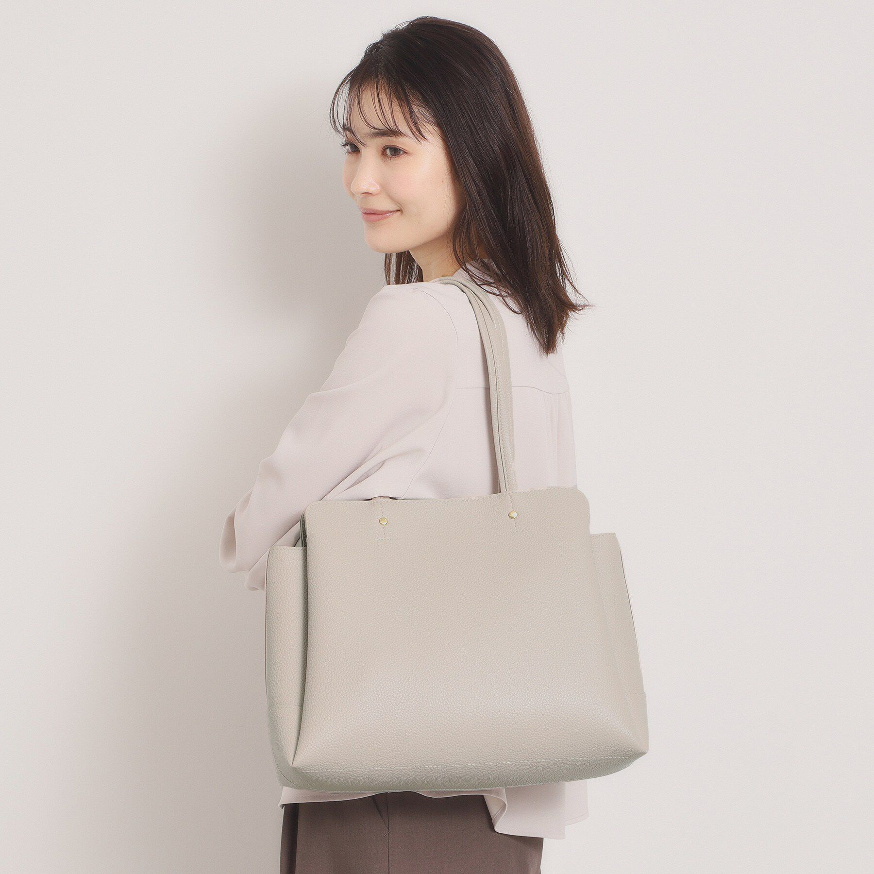 ITS&rsquo;DEMO「＜楽もち＞軽量PU三層A4トート」|トートバッグ|