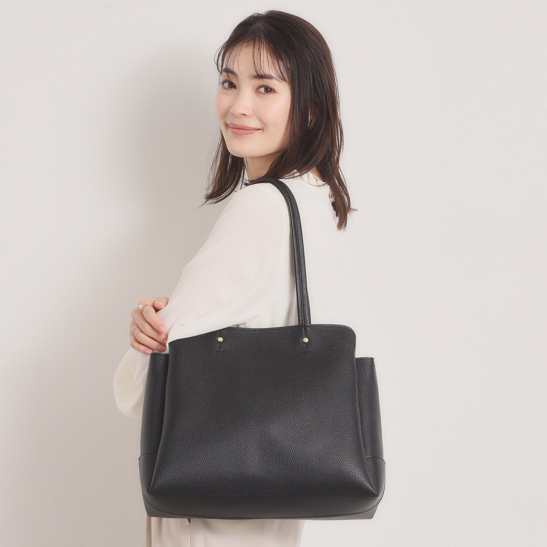 ITS&rsquo;DEMO「＜楽もち＞軽量PU三層A4トート」|トートバッグ|