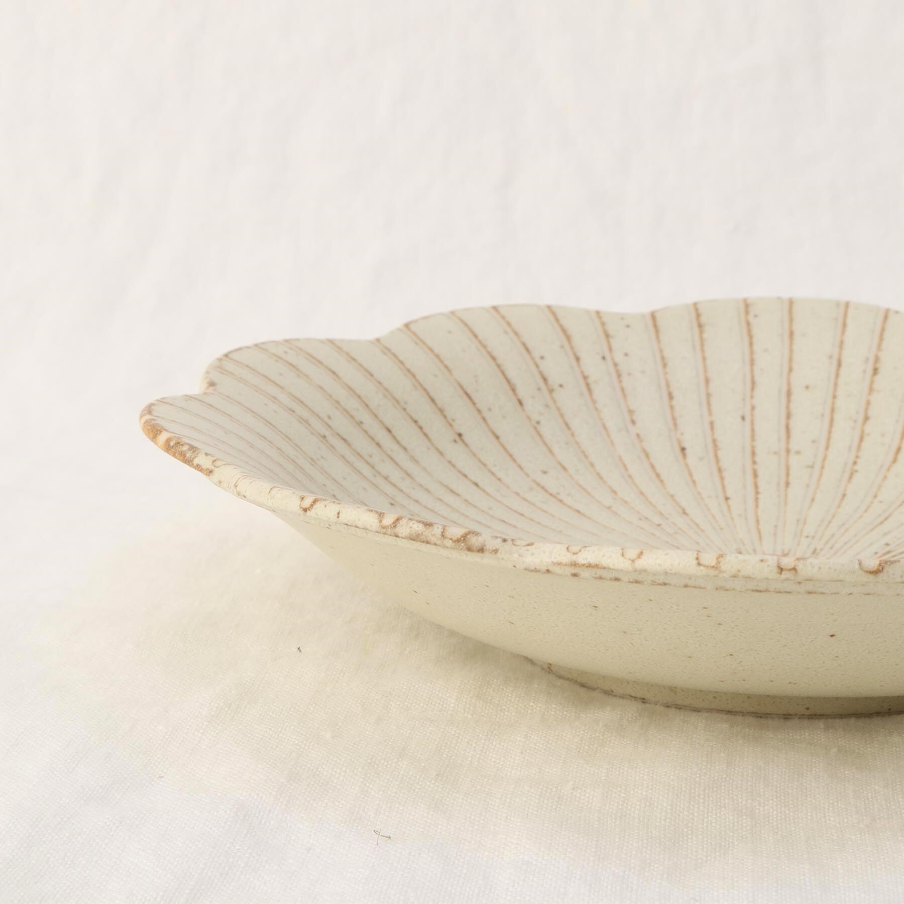 212 KITCHEN STORE「はなこまち 深皿 白」|食器・キッチングッズ|