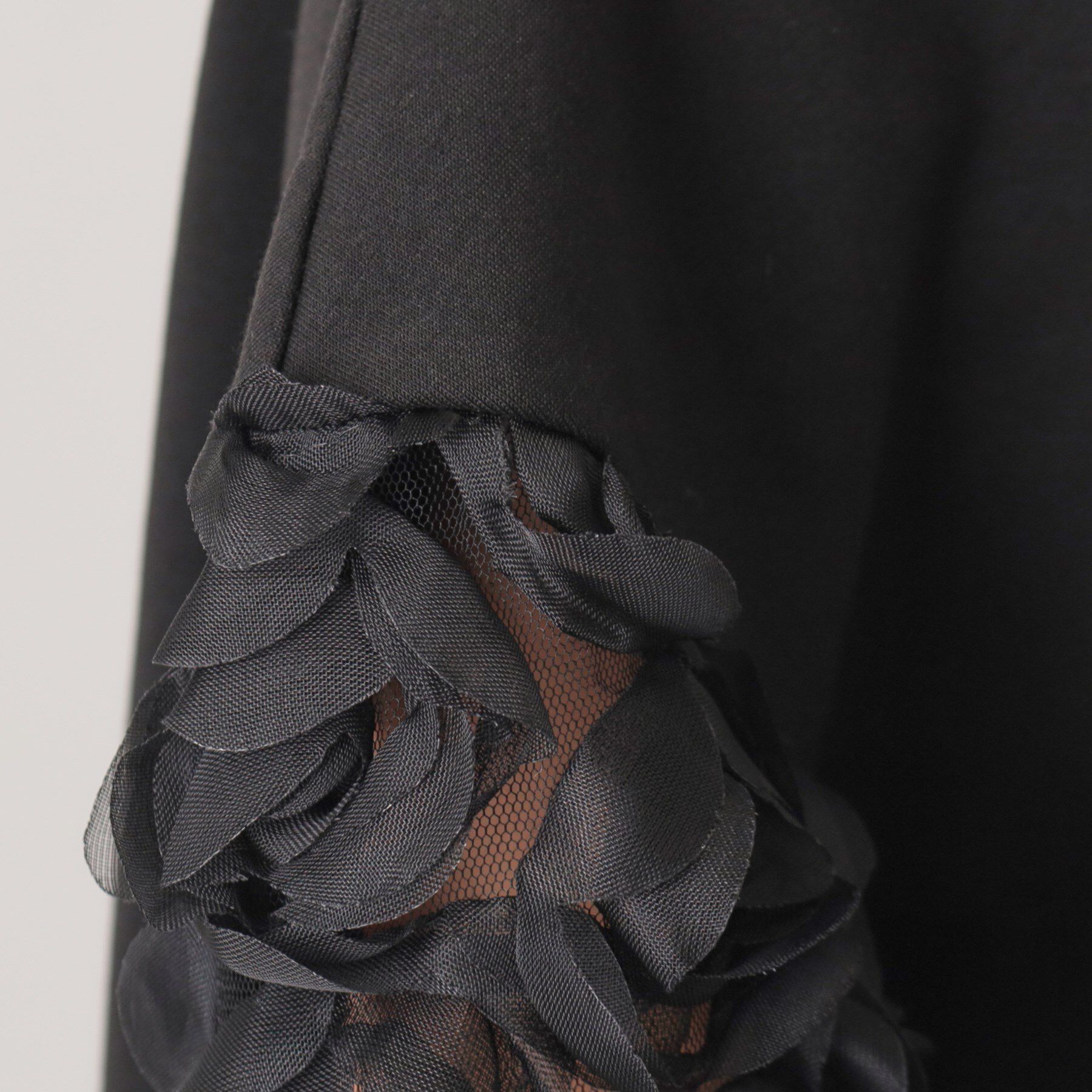 SunaUna「【一足お先に春気分／袖チュールフラワー】ダンボールプルオーバー」|Tシャツ・カットソー|