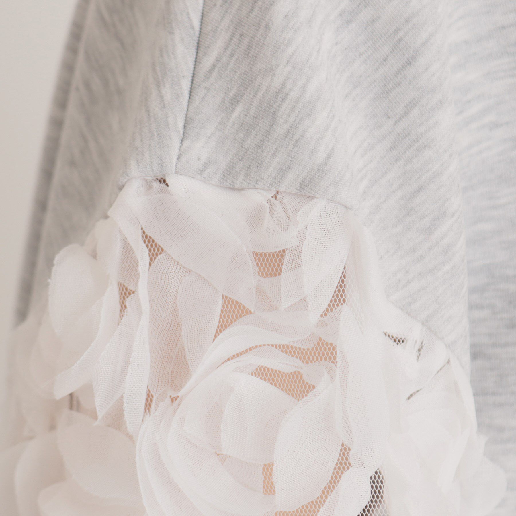 SunaUna「【一足お先に春気分／袖チュールフラワー】ダンボールプルオーバー」|Tシャツ・カットソー|