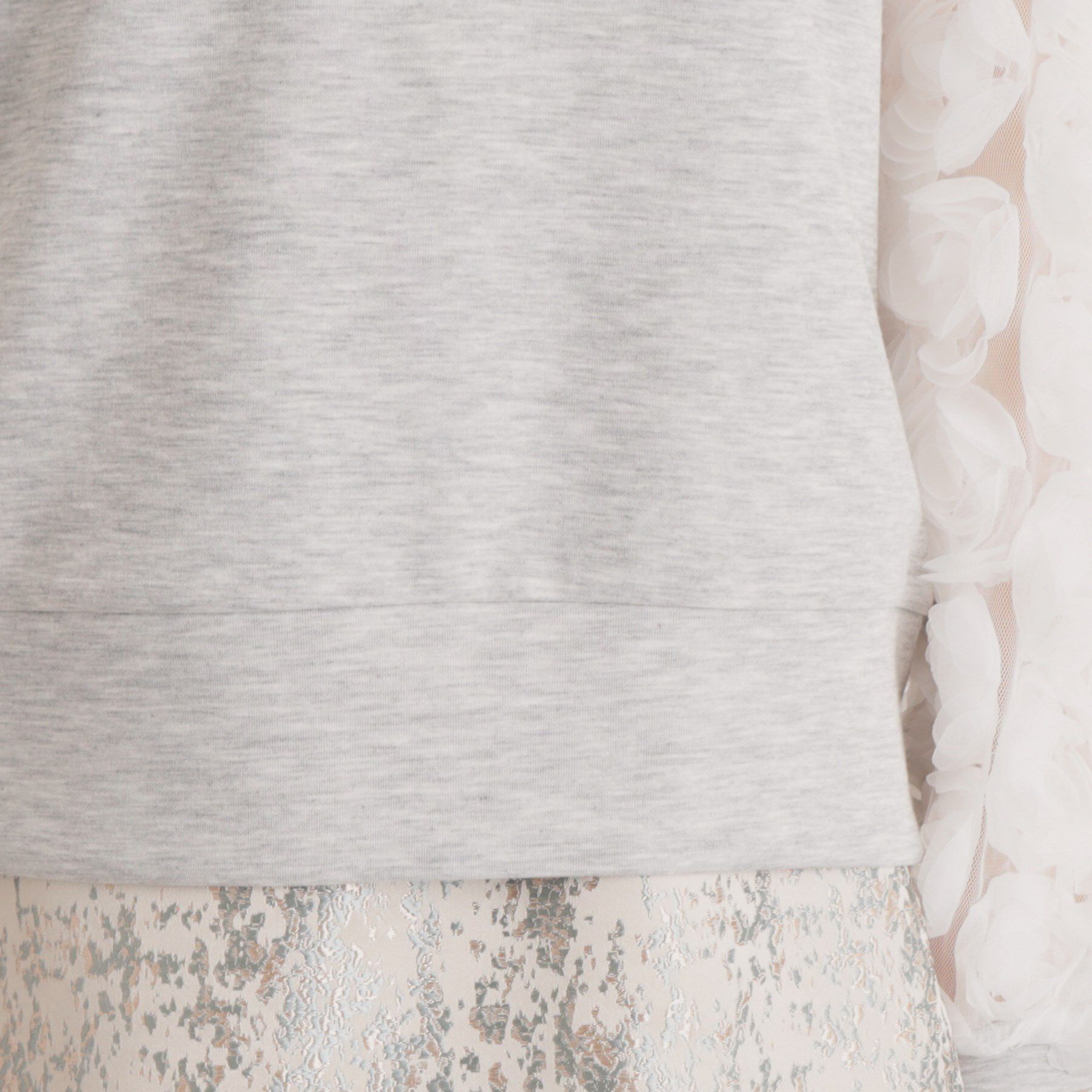 SunaUna「【一足お先に春気分／袖チュールフラワー】ダンボールプルオーバー」|Tシャツ・カットソー|