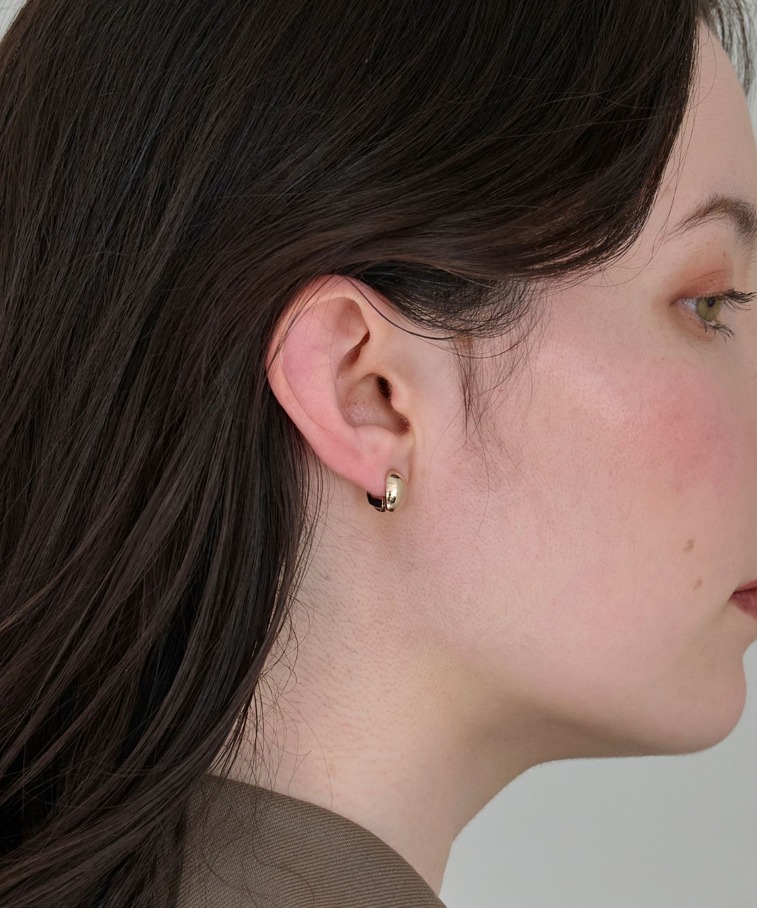 Phoebe「【金属アレルギー対応】オーバルフープスナップイヤリング　シャンパンゴールド」|イヤリング|