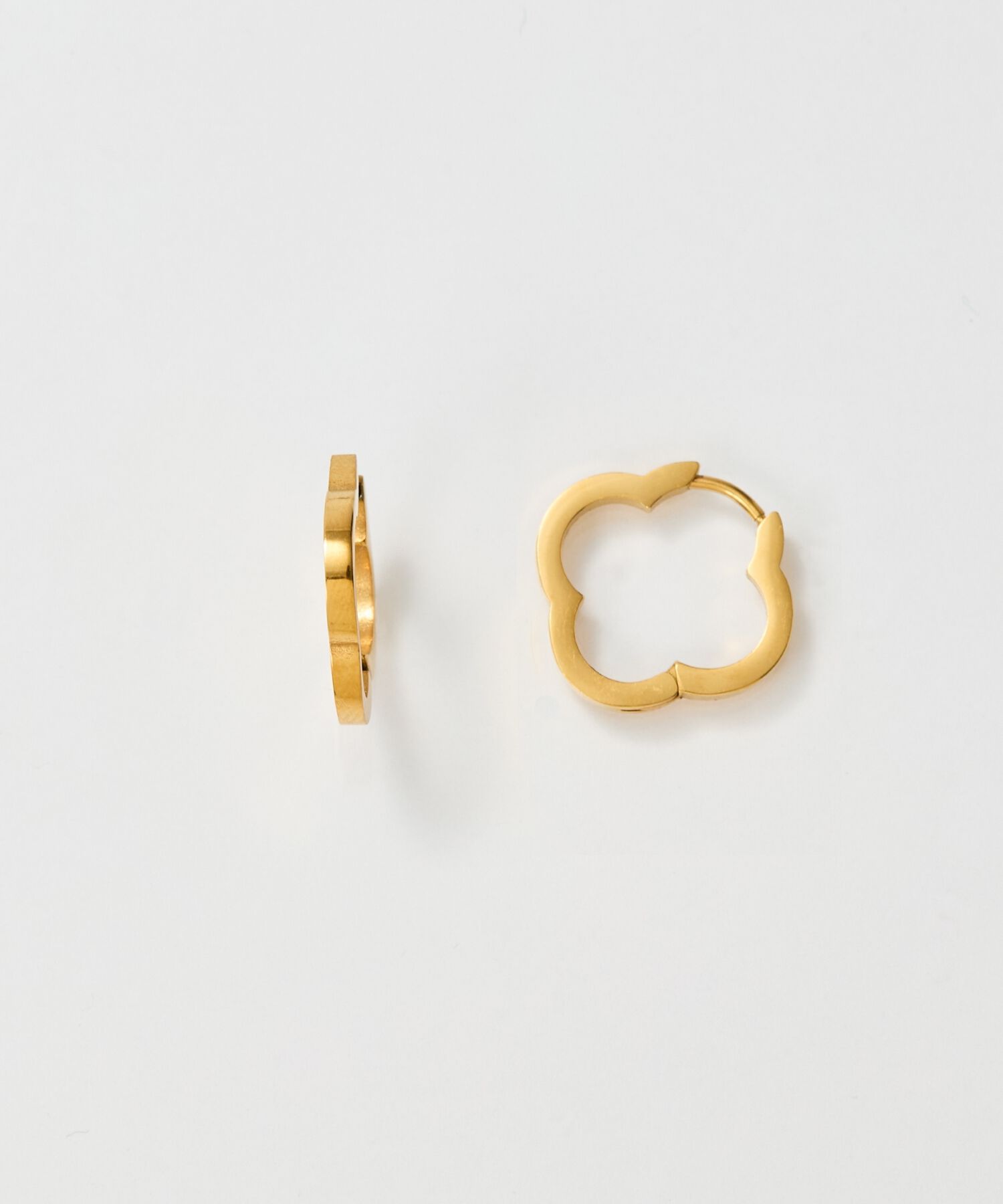 Phoebe「【金属アレルギー対応】フラワーワンタッチフープピアス　ゴールド/サージカルステンレス」|ピアス|