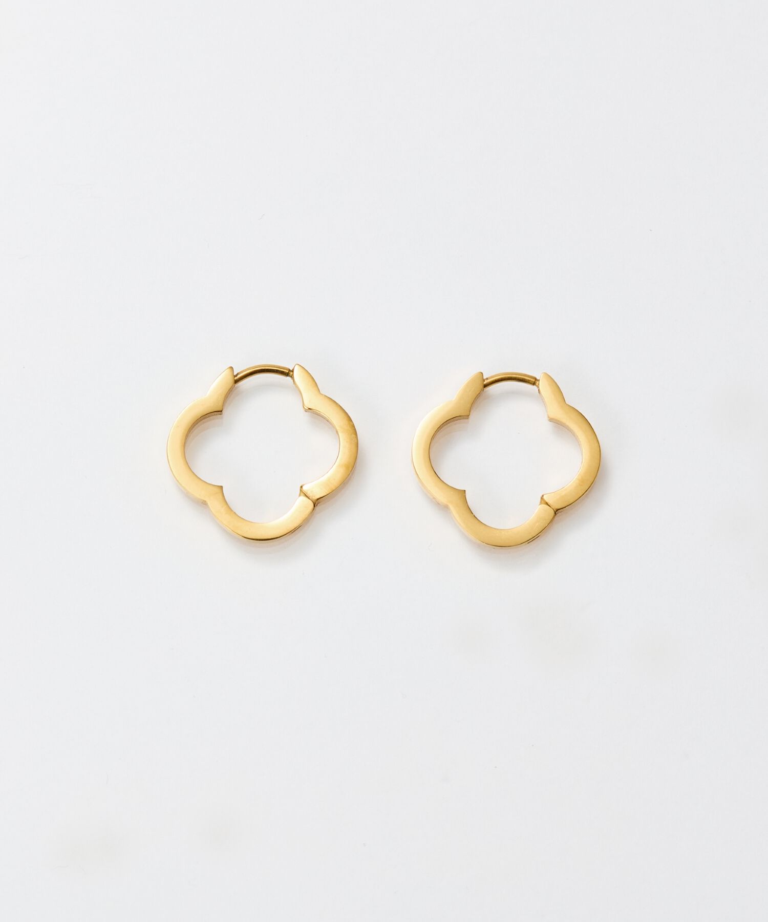 Phoebe「【金属アレルギー対応】フラワーワンタッチフープピアス　ゴールド/サージカルステンレス」|ピアス|