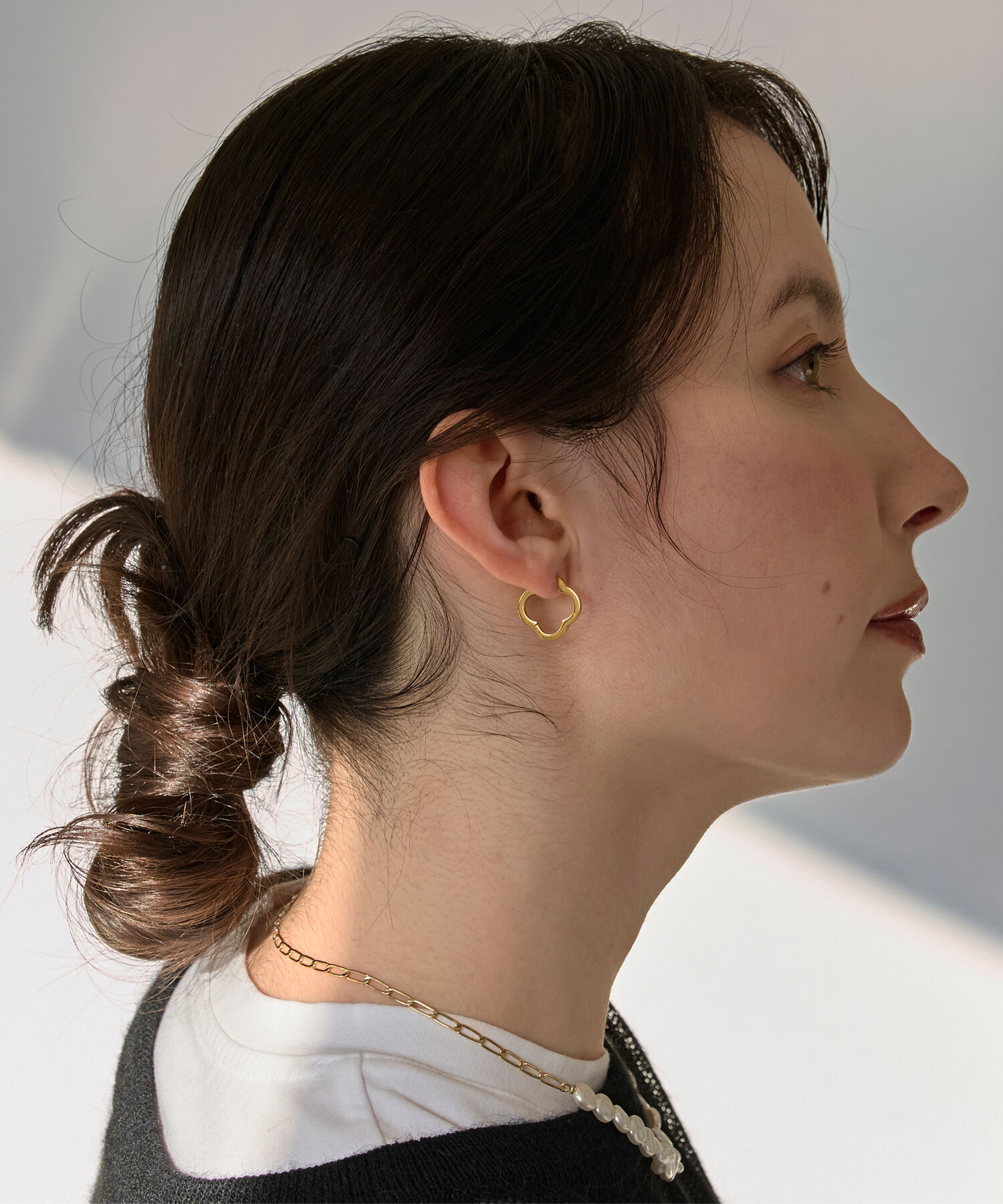 Phoebe「【金属アレルギー対応】フラワーワンタッチフープピアス　ゴールド/サージカルステンレス」|ピアス|